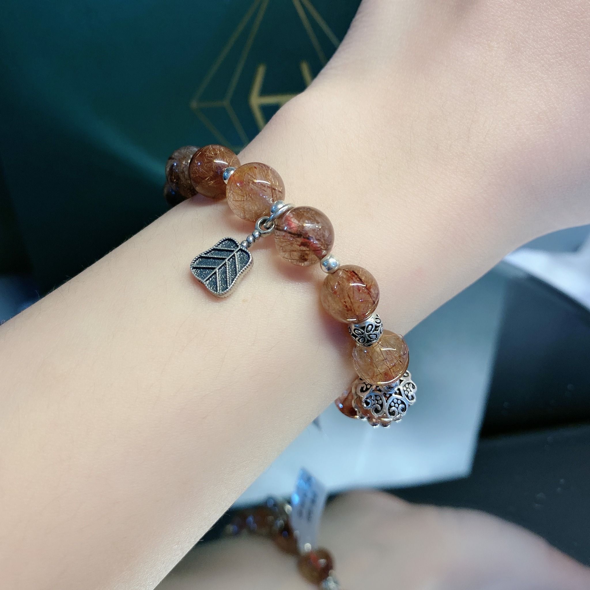  SC004 VÒNG ĐÁ THẠCH ANH TÓC ĐỎ PHỐI CHARM HOA SEN 