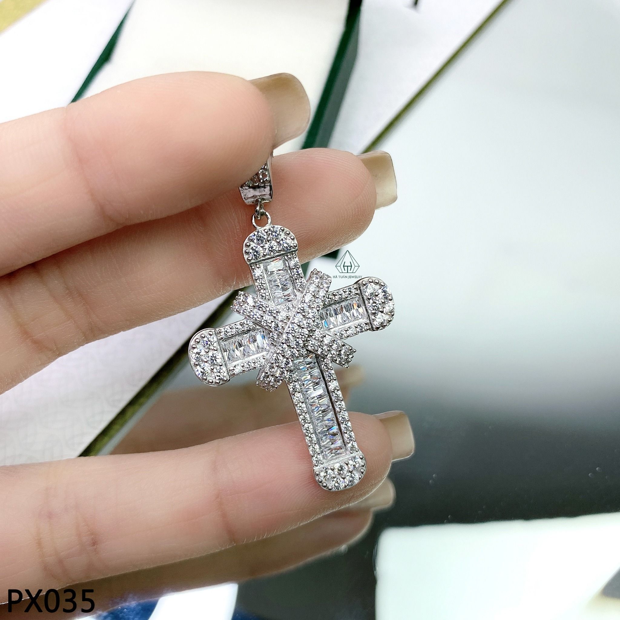  PX035 Mặt dây thánh giá X phối baguette 