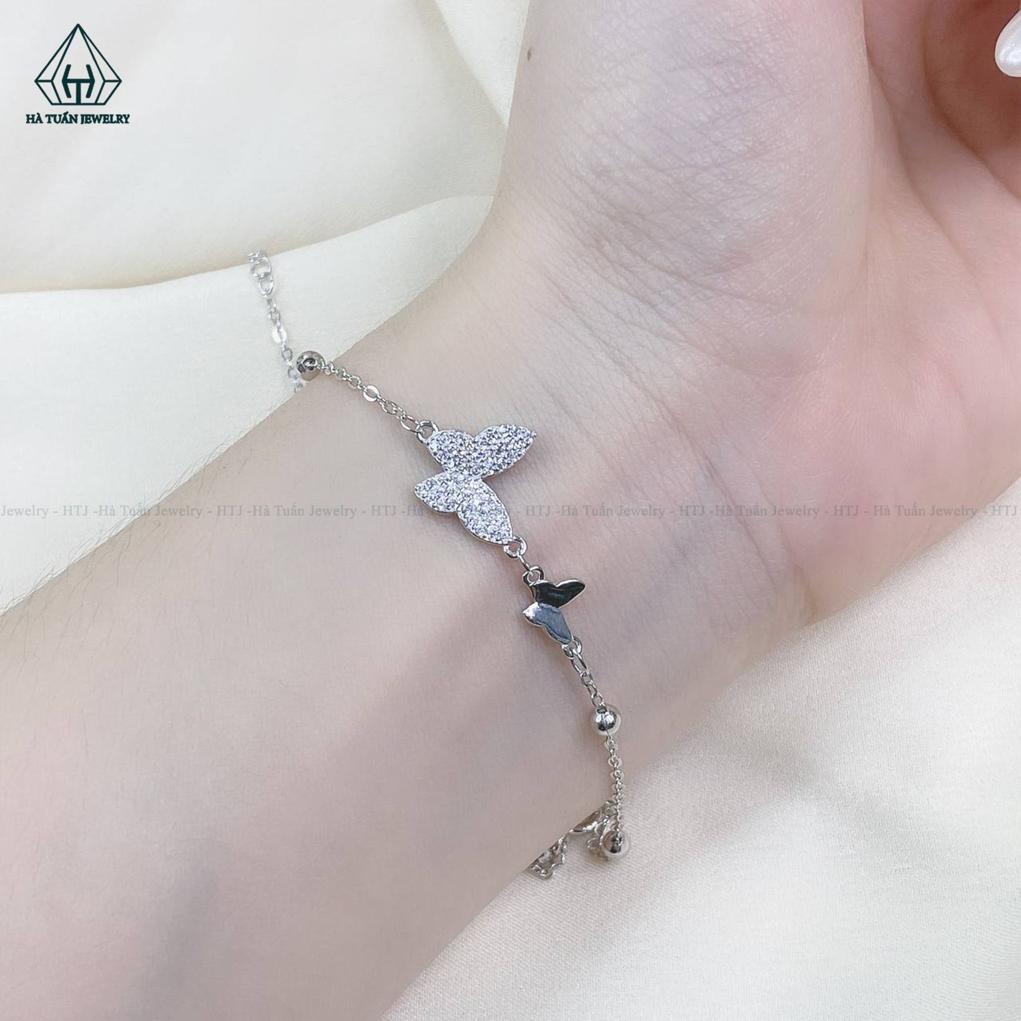 B838 Lắc tay bướm 