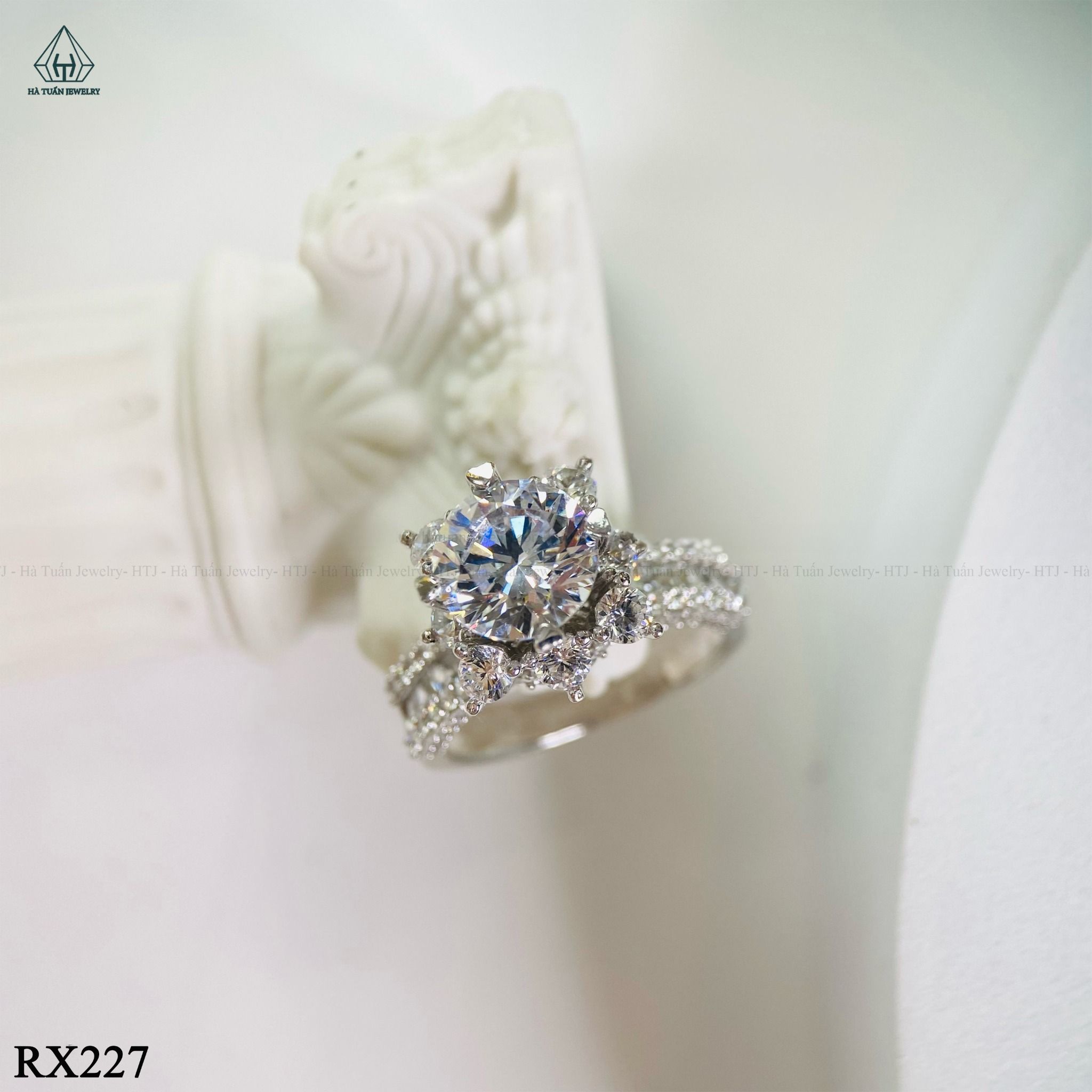  RX227 8.1mm Nhẫn 4 chấu nữ hoàng 