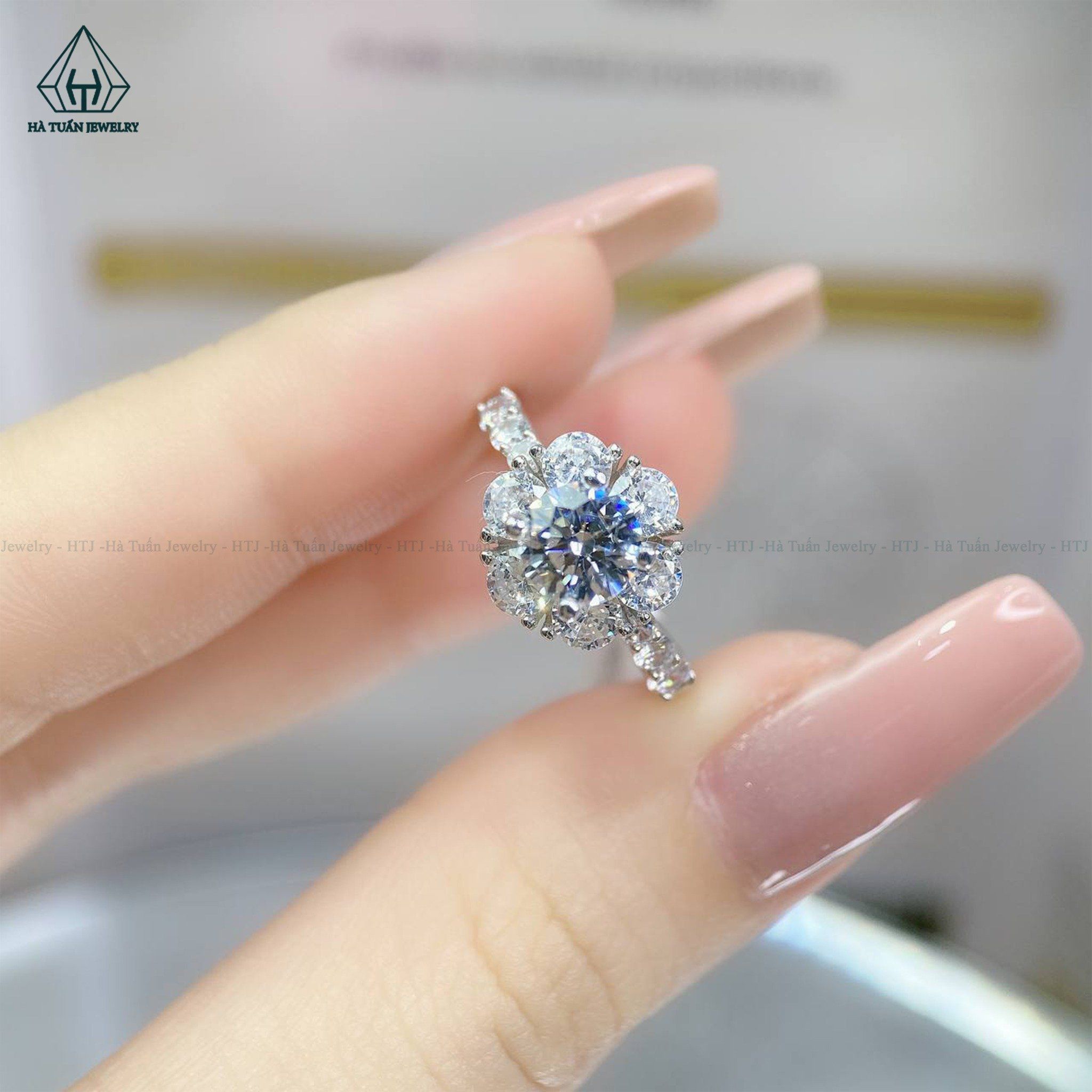  R847 6mm Nhẫn nữ hoa đá 4 chấu 