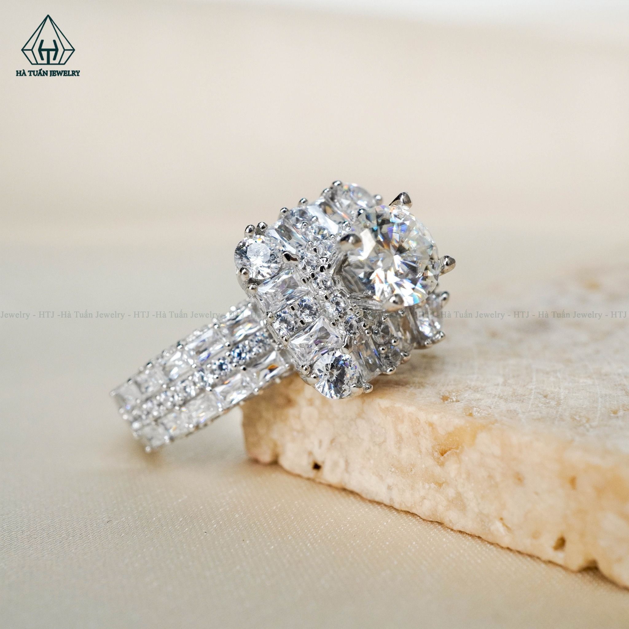  RX363 6.3mm Nhẫn nữ viền vuông phối baguette 