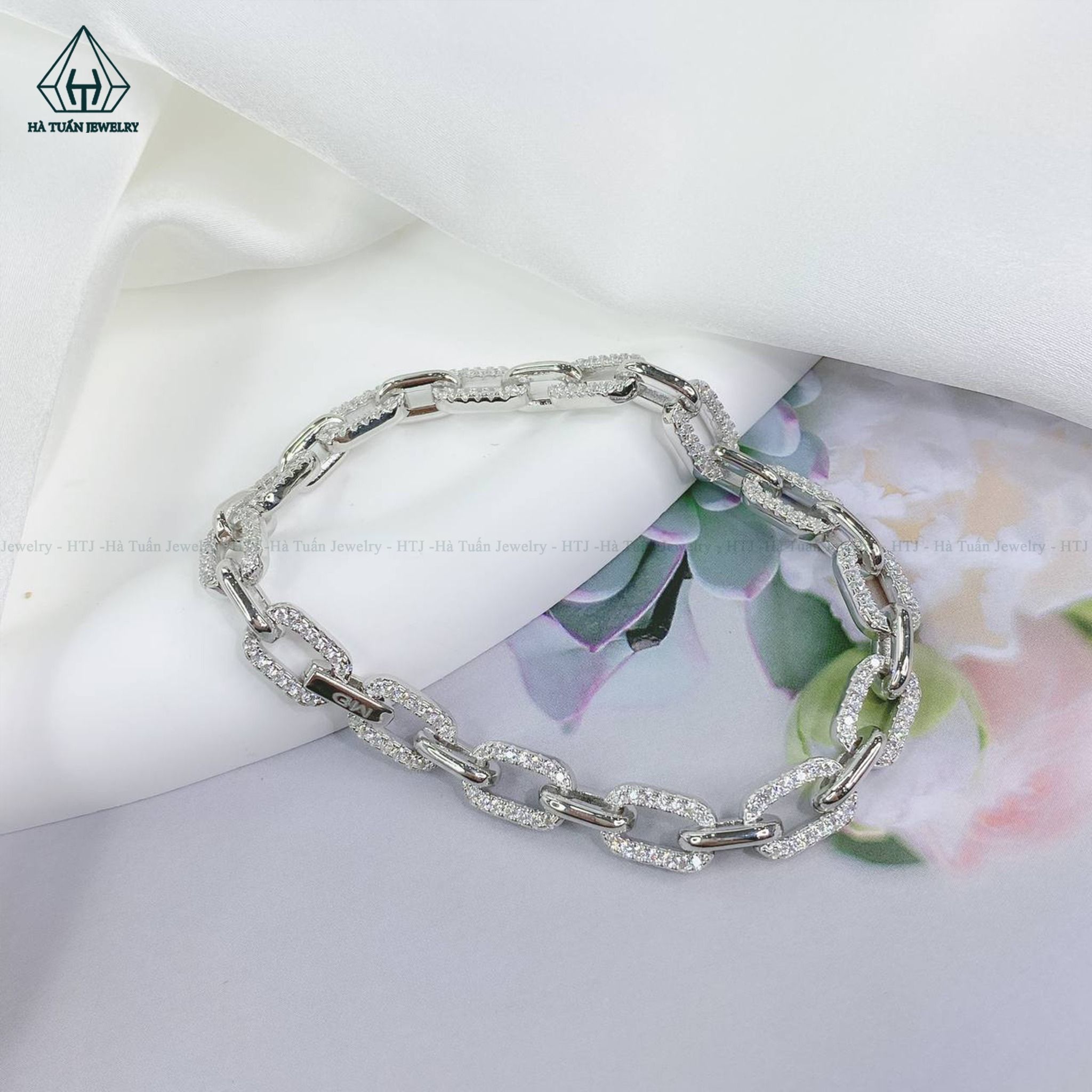  B809 Lắc tay xích đá 