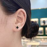  E013 Bông tai VAN đen 