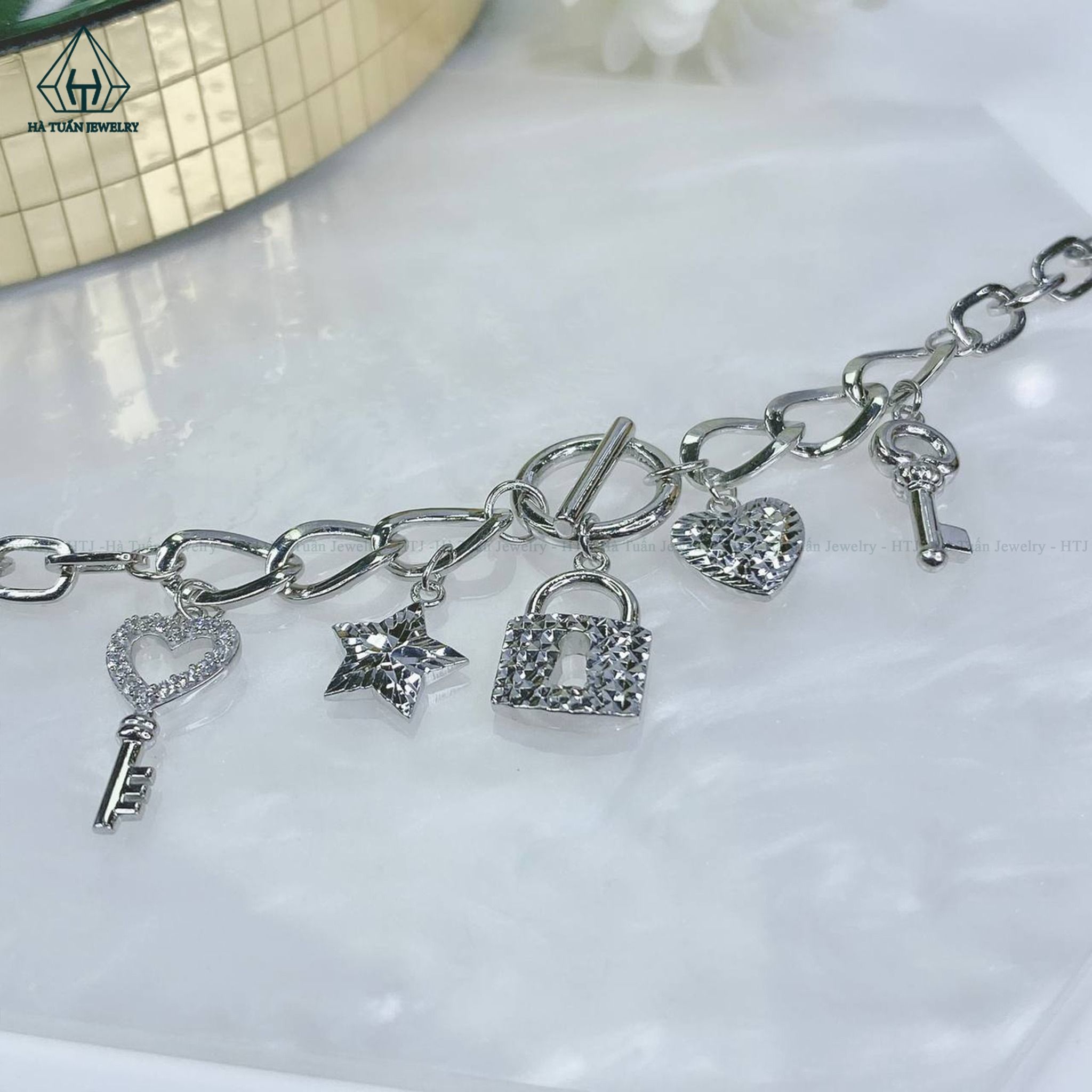  B793 Lắc 5 charm khoá tim sao 