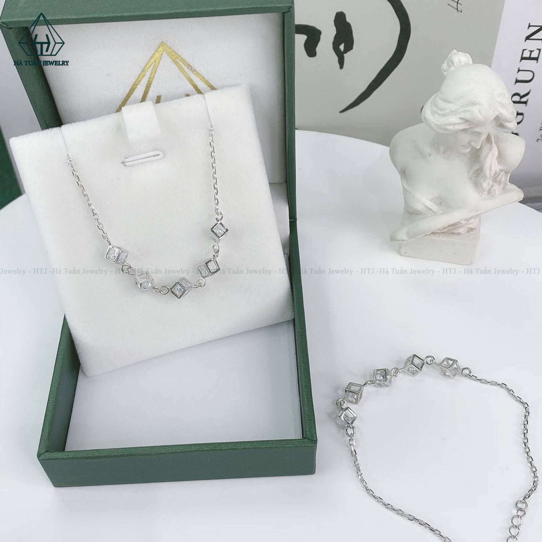  BGX147 Lắc tay cube 