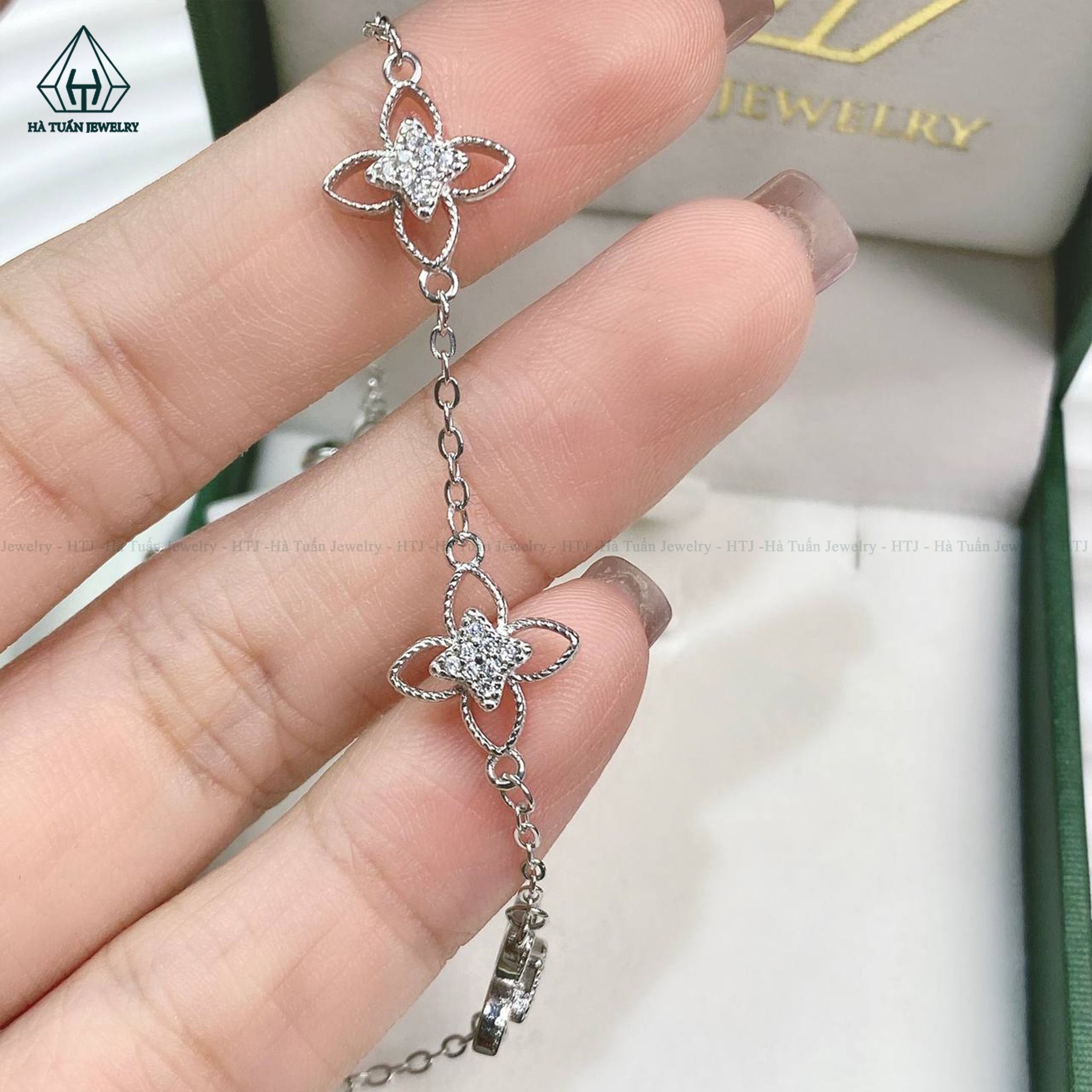  BGX127 Lắc tay 4 cánh 