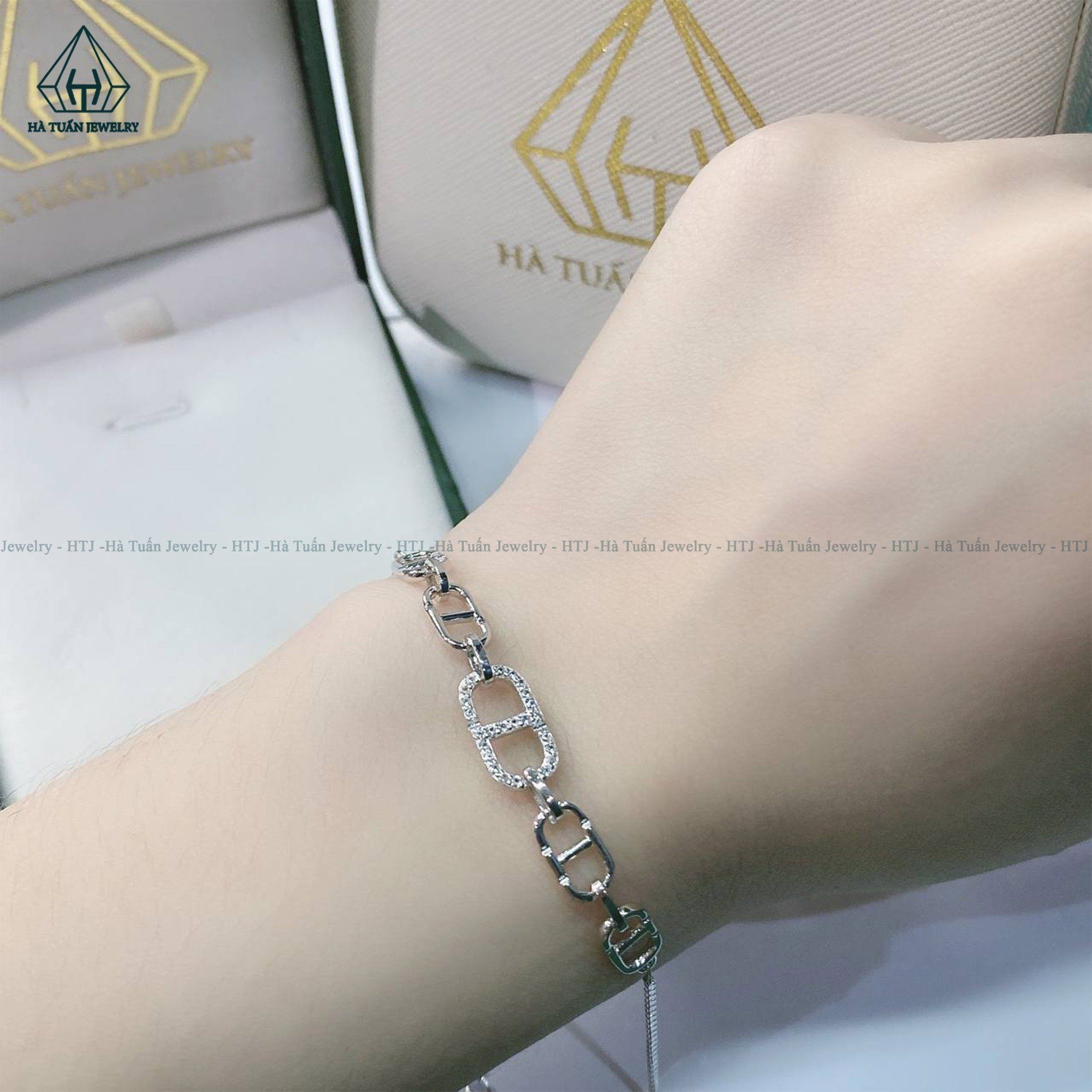 BGX132 Lắc tay 