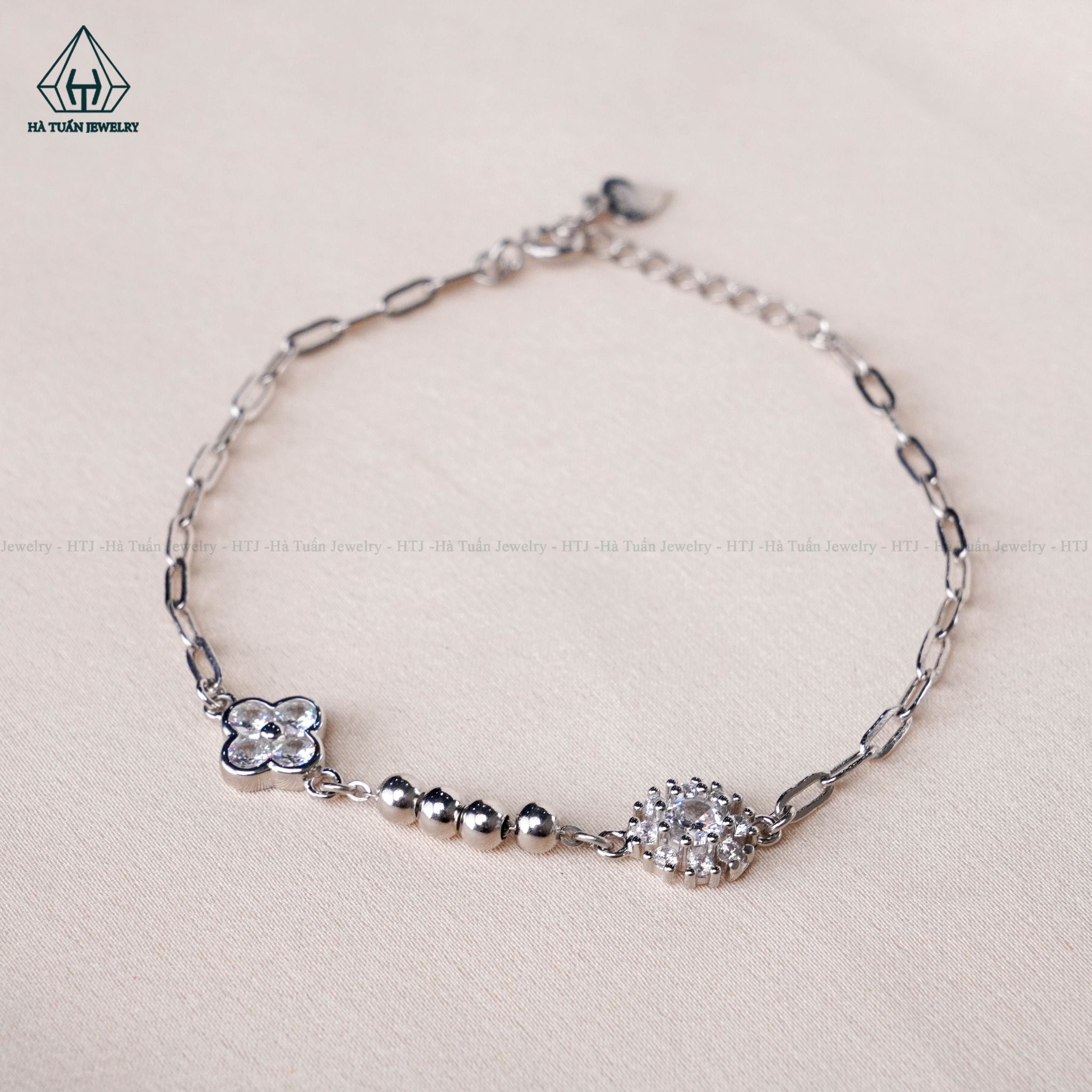 B803 Lắc cỏ 4 lá hoa đá