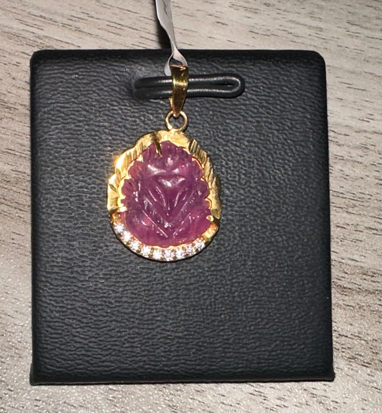  PC063 MẶT HỒ LY RUBY VIỀN VÀNG 