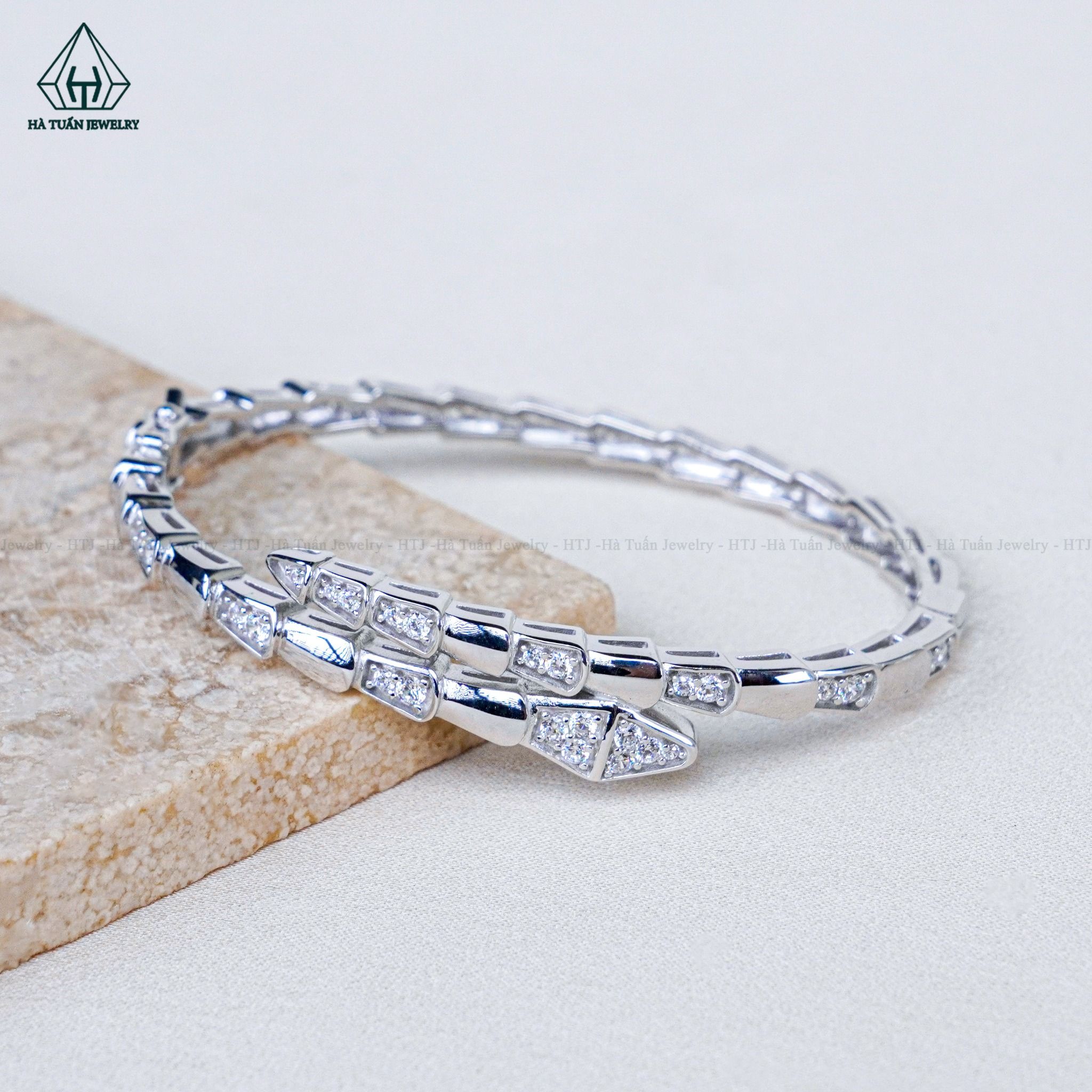  B022 Lắc tay rắn vảy đá 