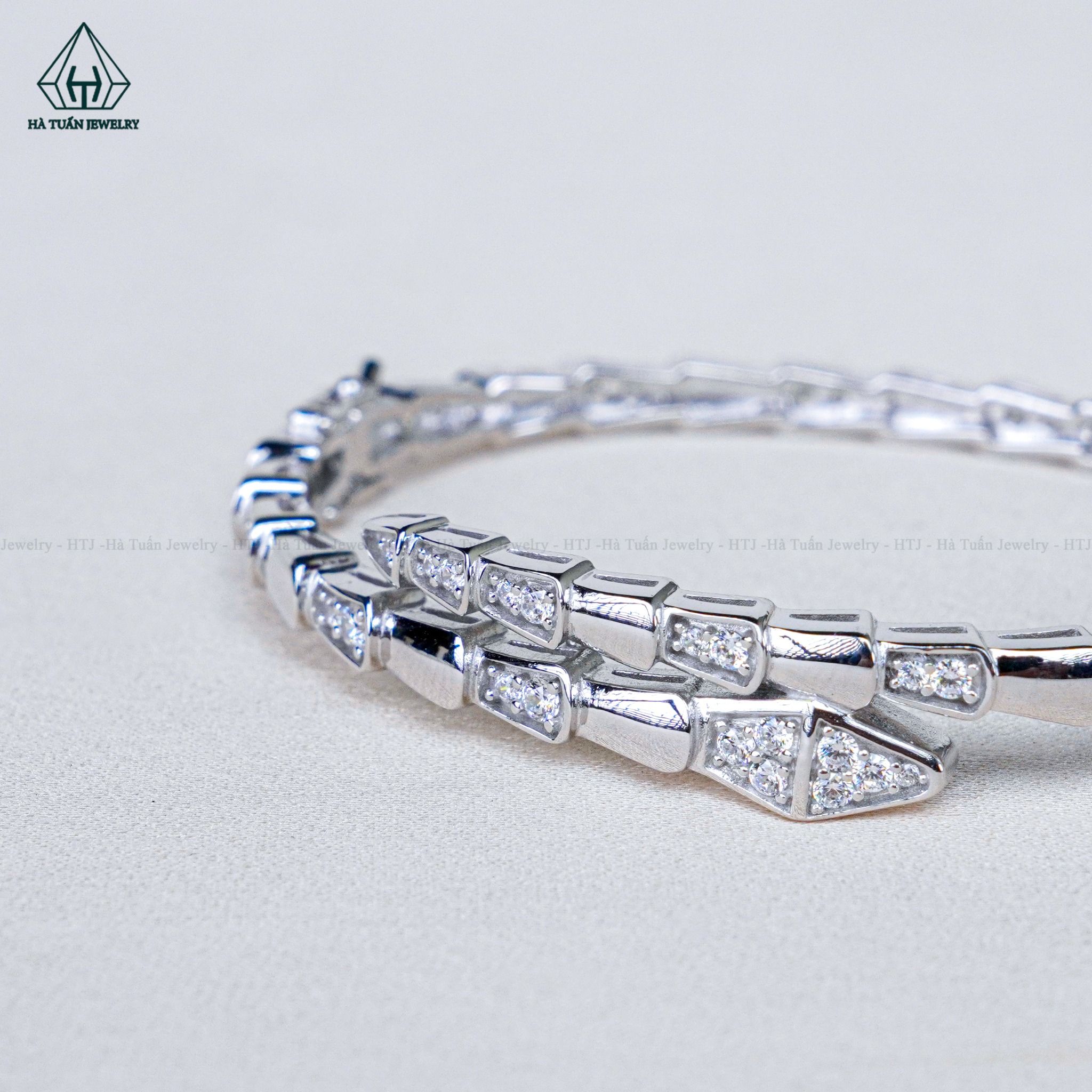  B022 Lắc tay rắn vảy đá 