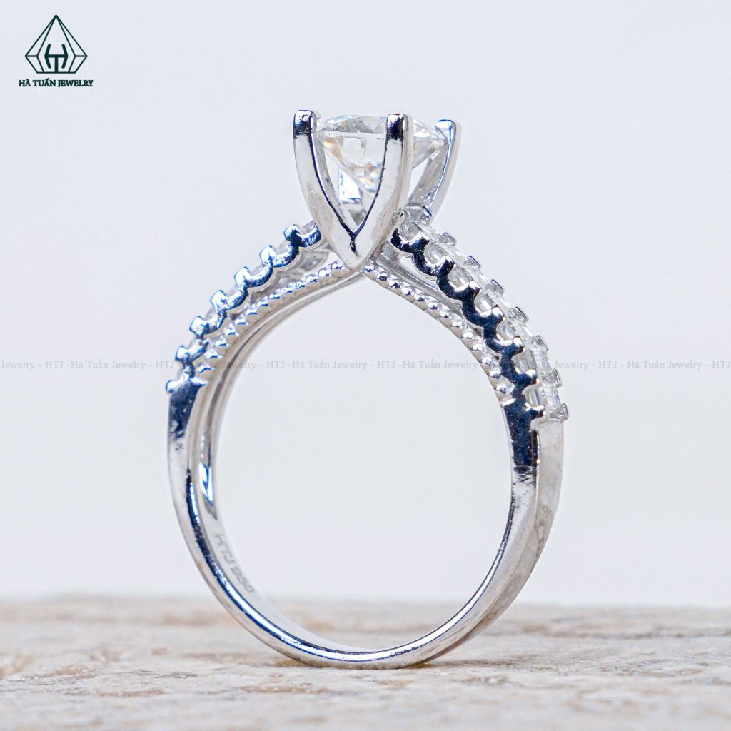 RX557 FULL MOIS 6.3mm Nhẫn nữ viền baguette