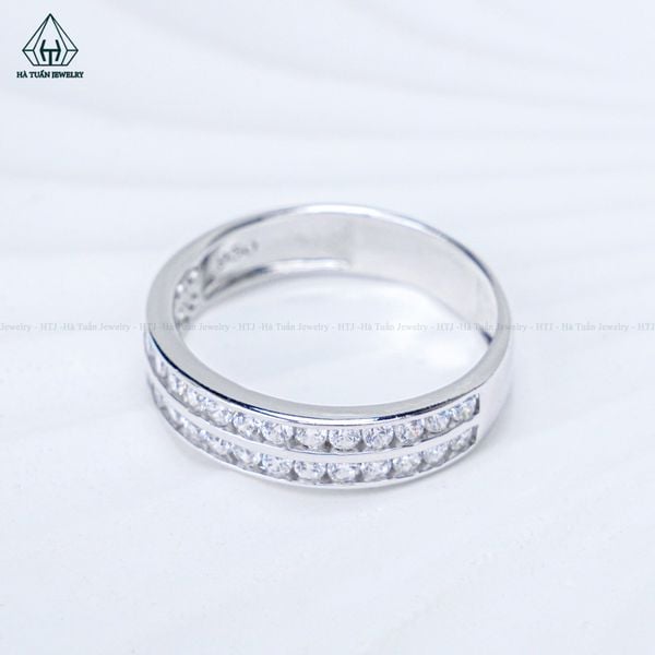  R986 Nhẫn nữ nửa hàng đá 2 vành 