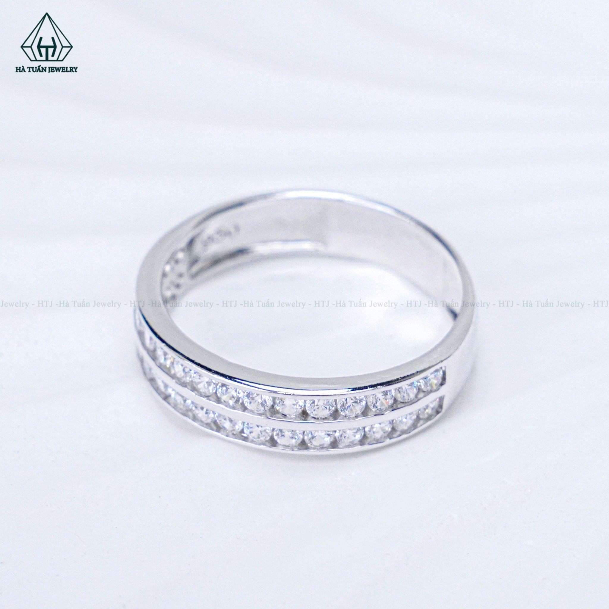  R986 Nhẫn nữ nửa hàng đá 2 vành 