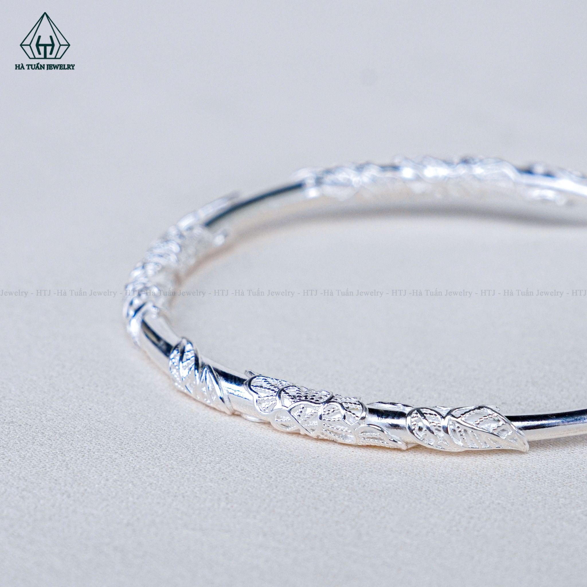  B023 Lắc tay dạng kiềng hoa mẫu đơn charm bướm 