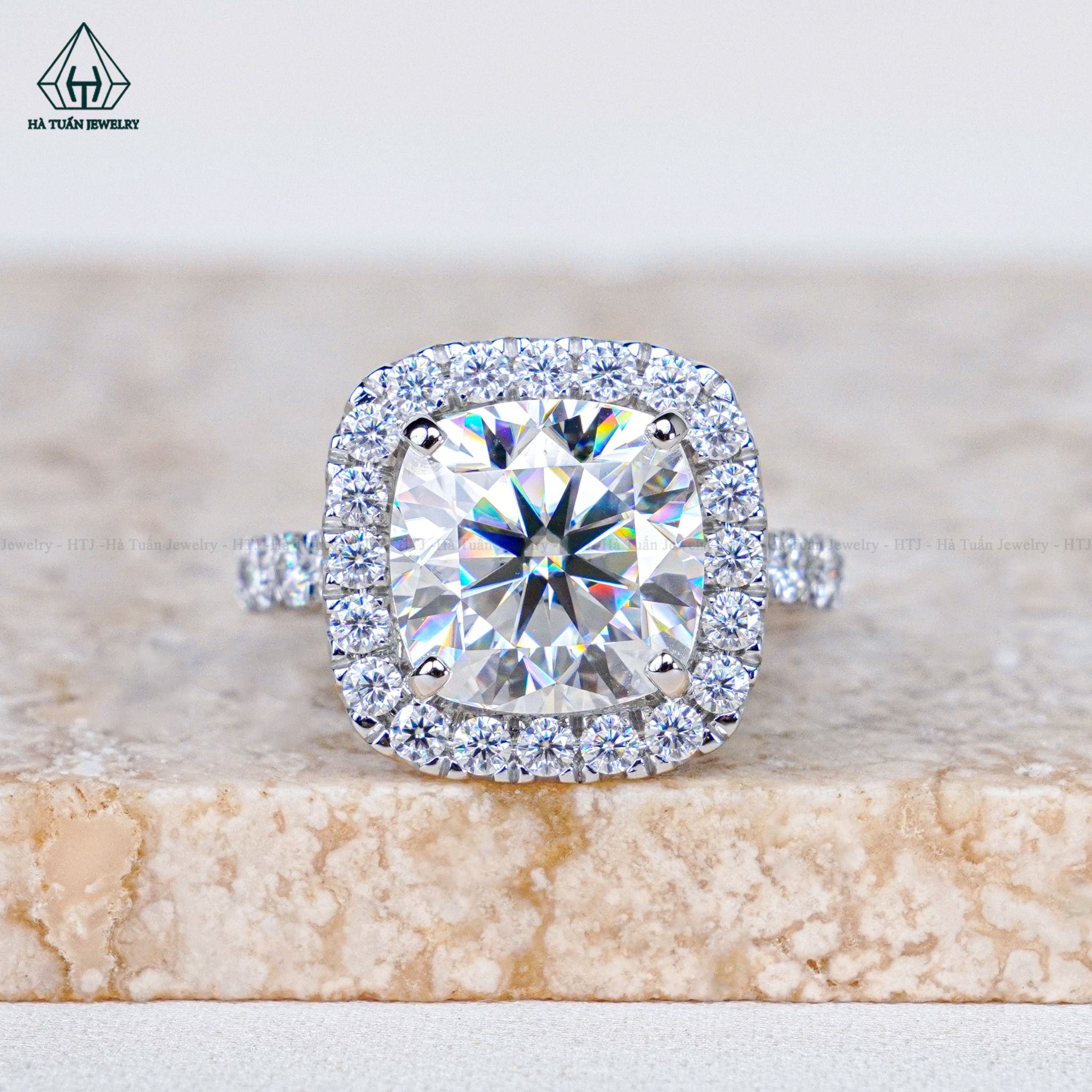  RG220 VT14K Cushion White 10*10mm 