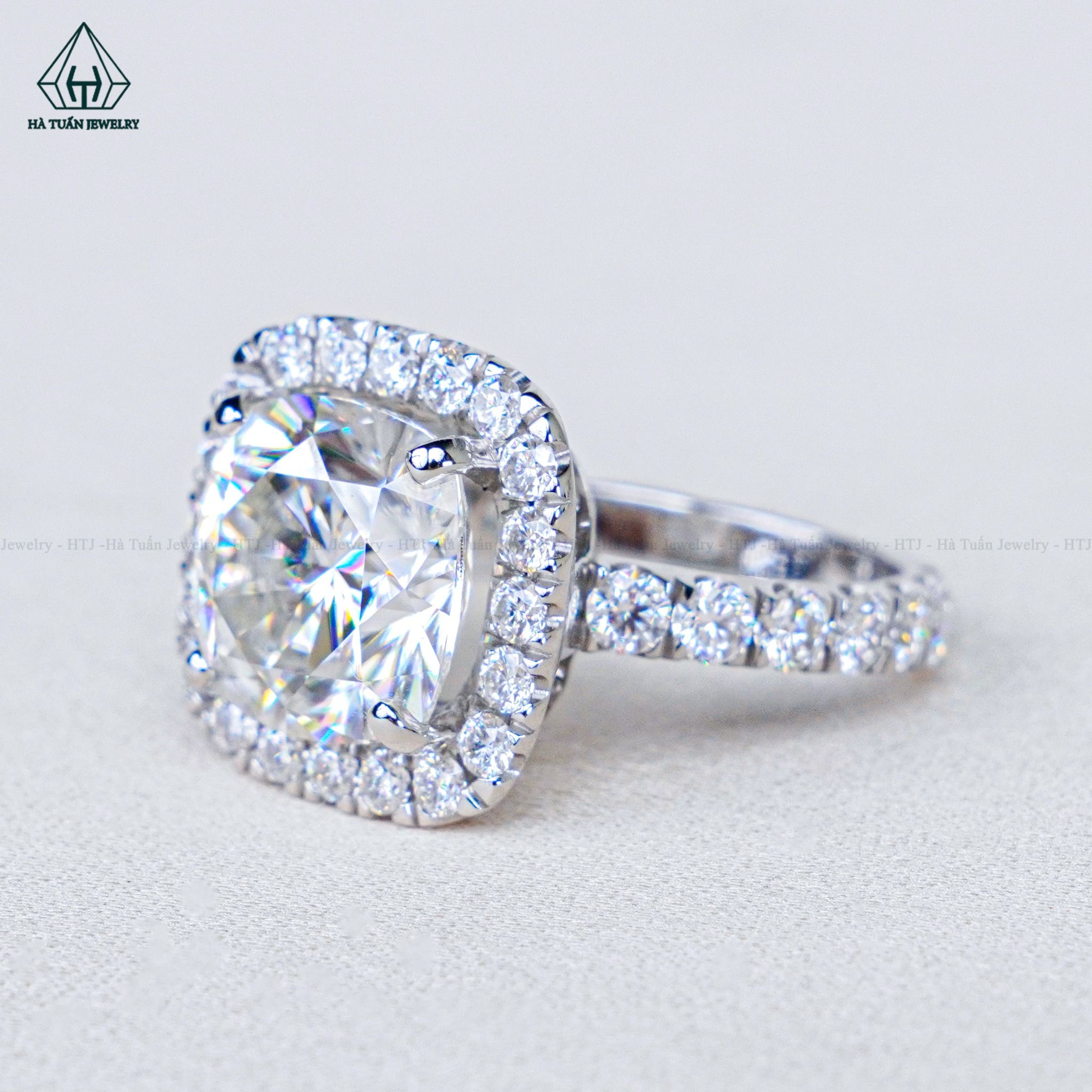  RG220 VT14K Cushion White 10*10mm 