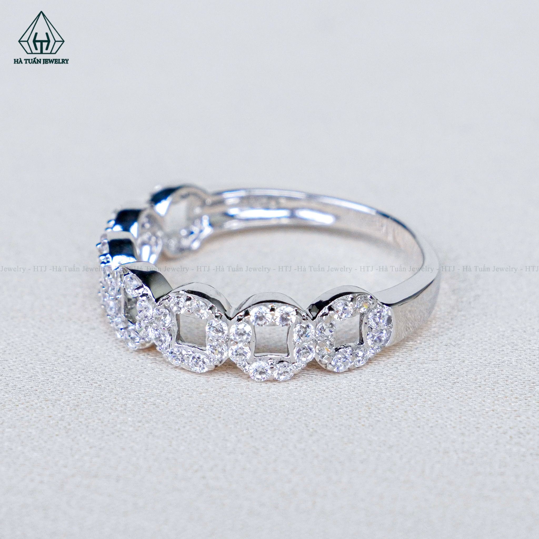  R987 Nhẫn nữ kim tiền đá 