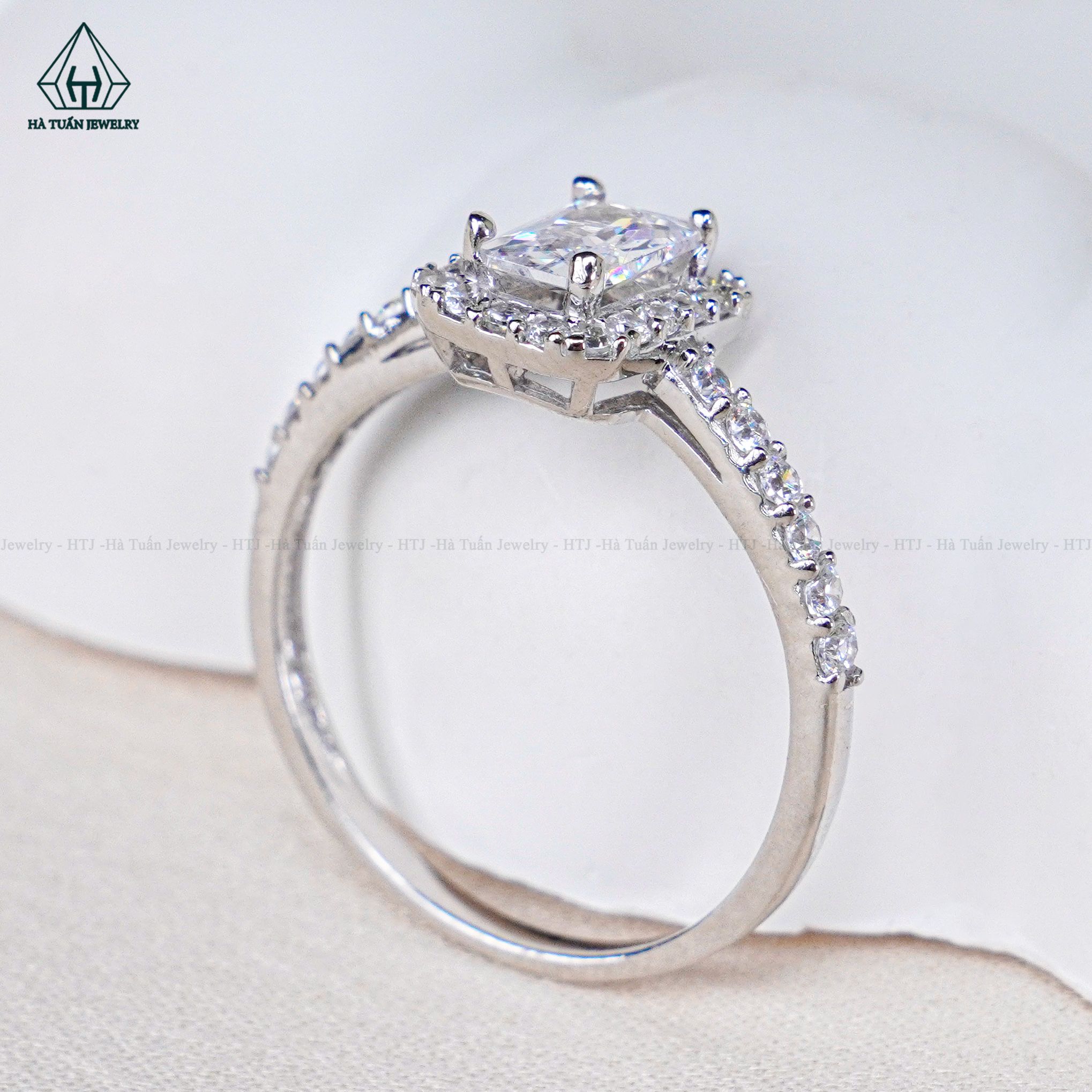 R947 Nhẫn nữ kiều Radiant 6*8 