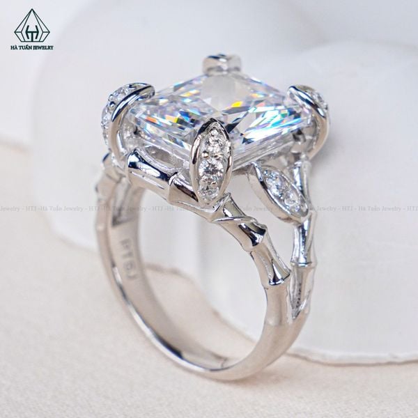  R946 Nhẫn nữ kiểu CZ Radiant 10x12mm 