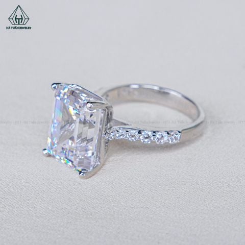 R962 Nhẫn nữ Emerald 10*12 trắng