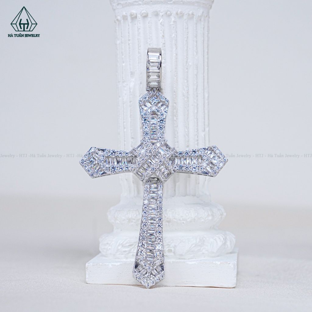 P399 Mặt dây thánh giá