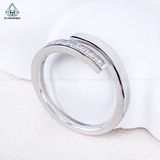  R972 Nhẫn nữ baguette so le 