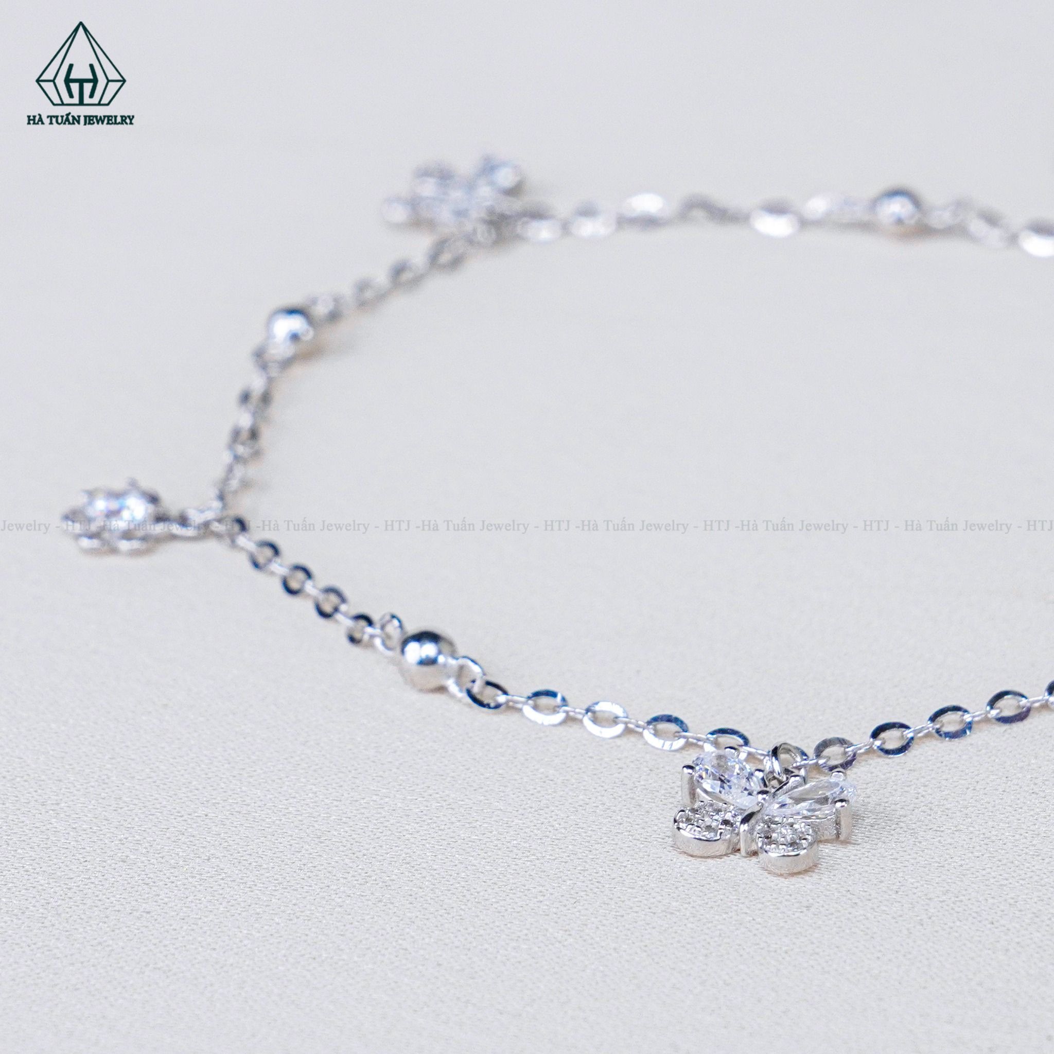  A434 Lắc chân bướm đá 