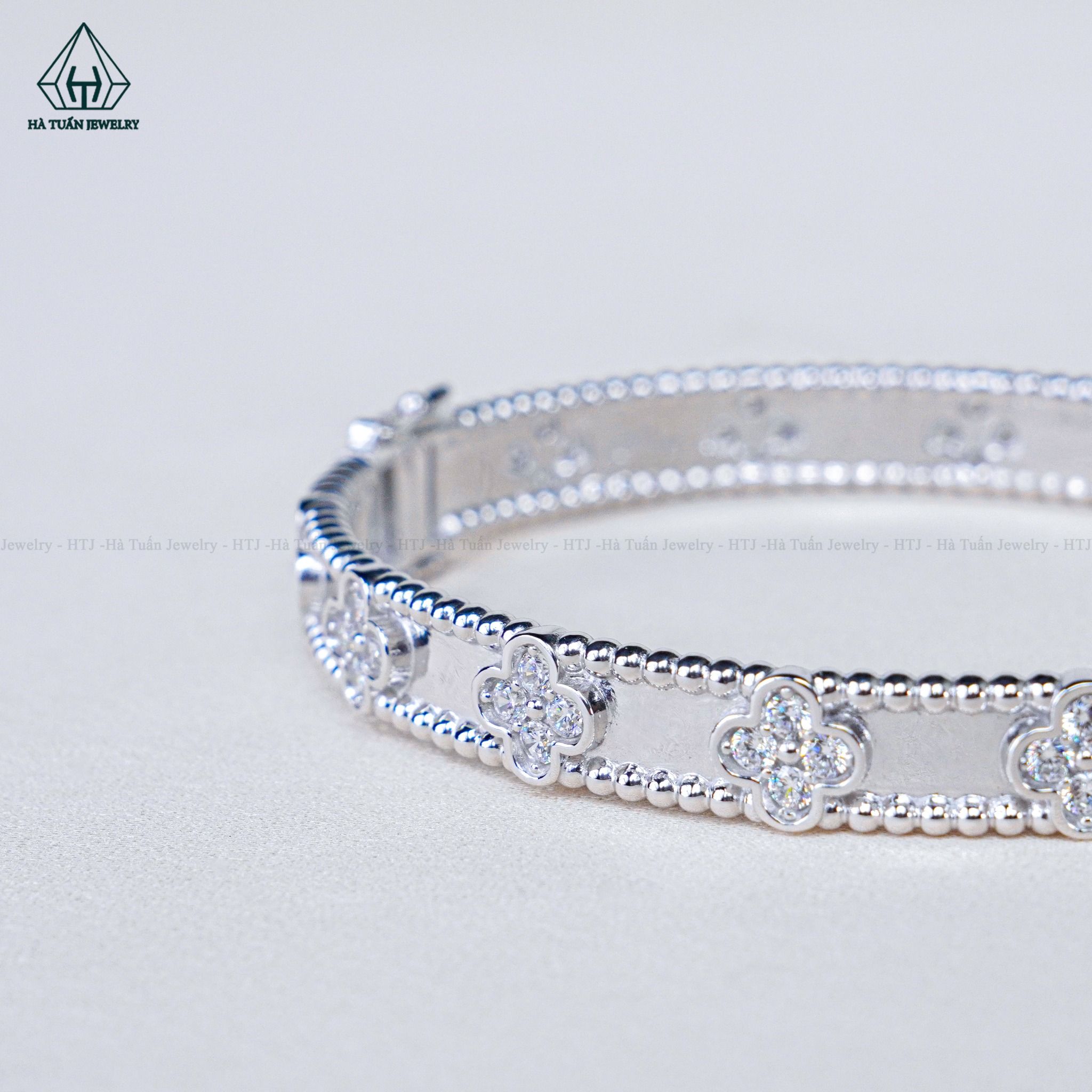  B984 Lắc tay hoa 4 cánh 