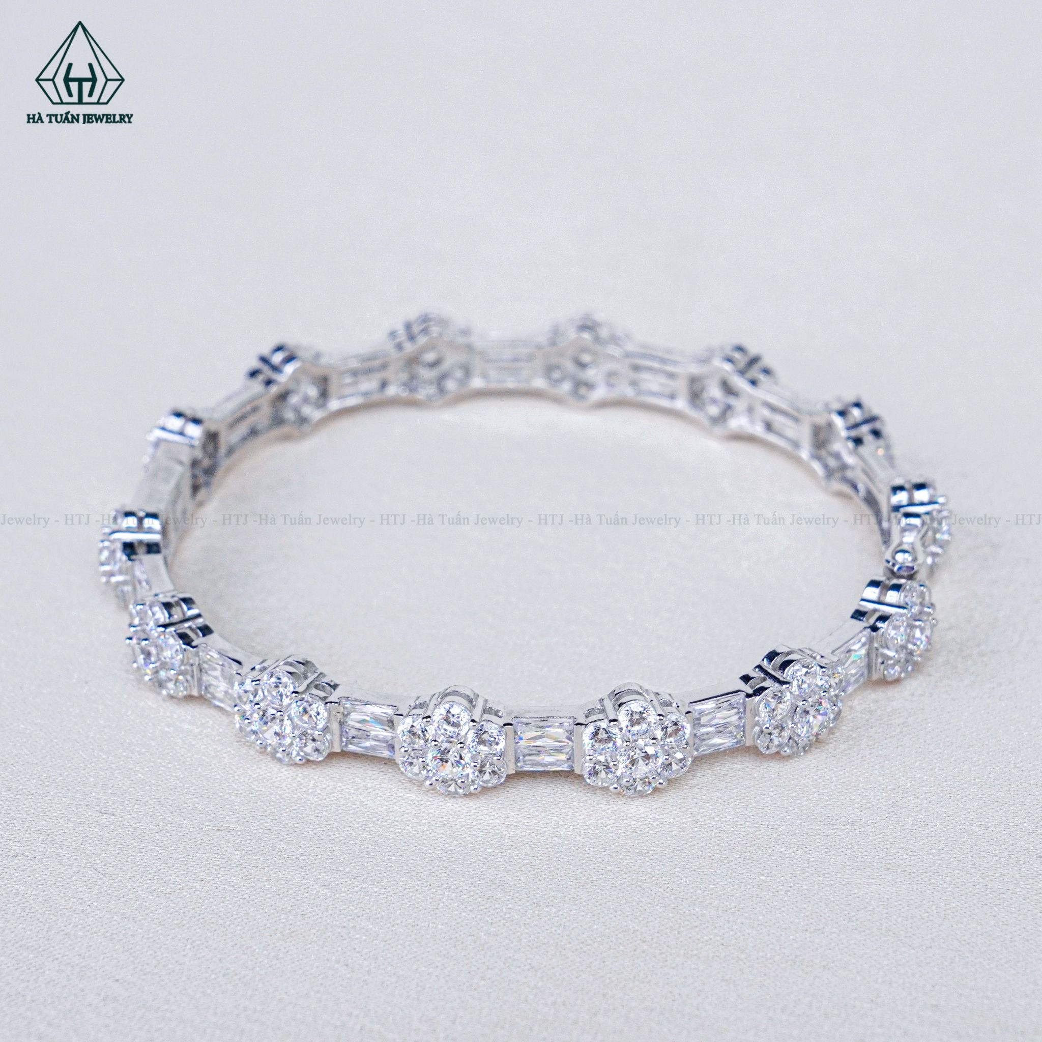  B985 Lắc tay viền hoa xen kẽ baguette 
