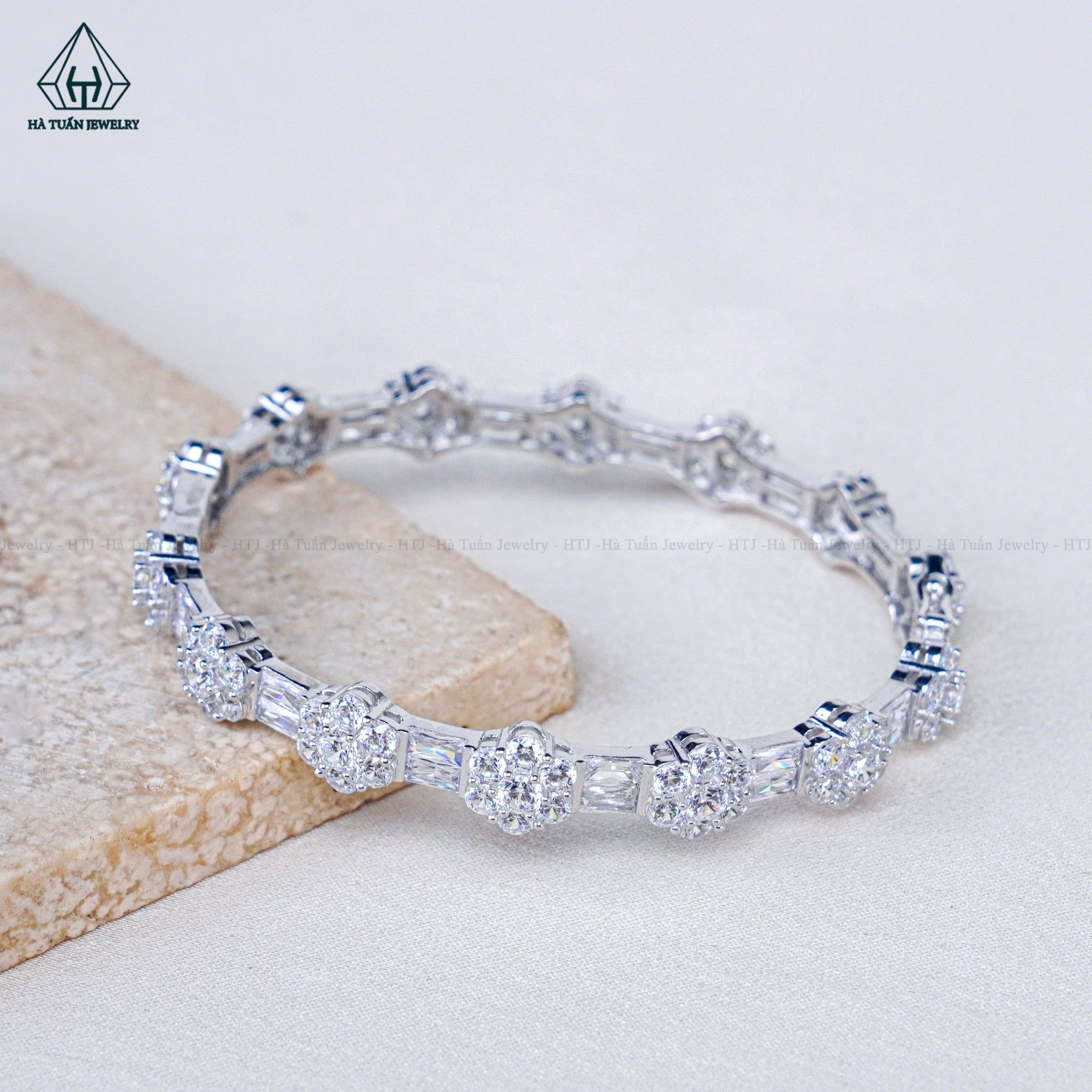  B985 Lắc tay viền hoa xen kẽ baguette 