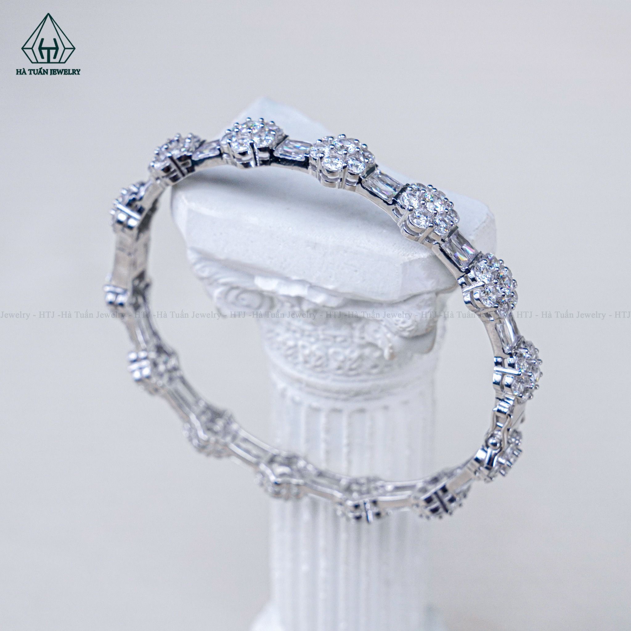  B985 Lắc tay viền hoa xen kẽ baguette 