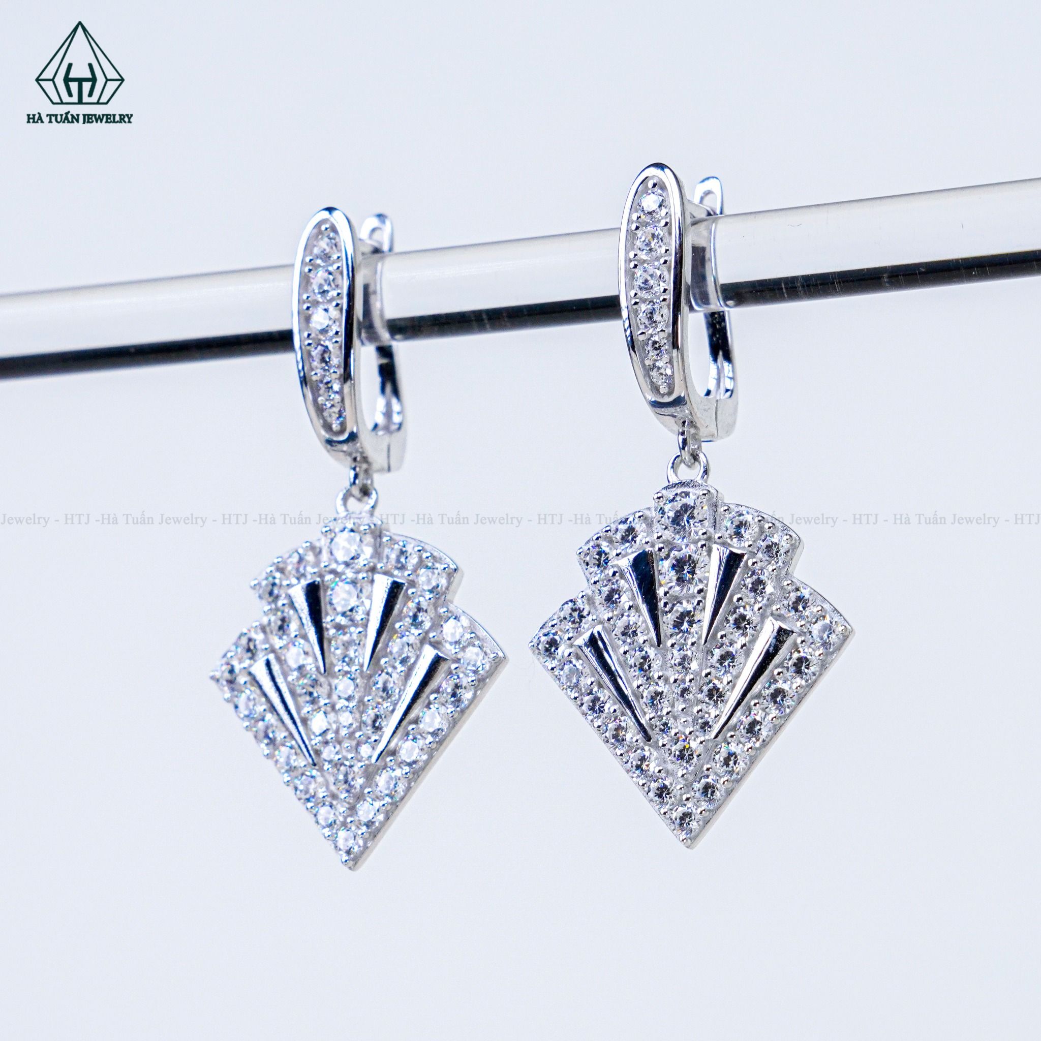  E065 Bông tai khoen treo kim cương 