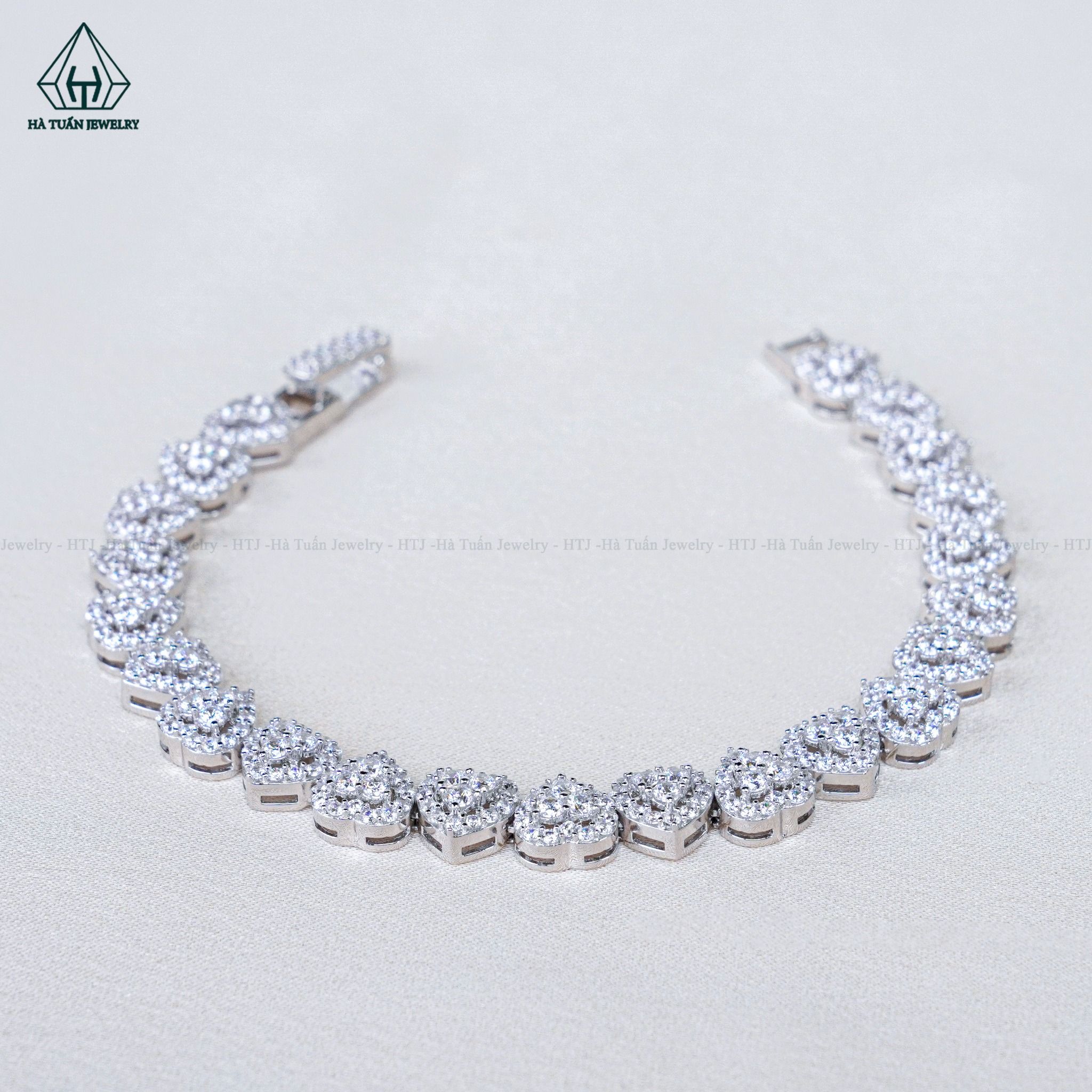  B987 Lắc tay trái tim 