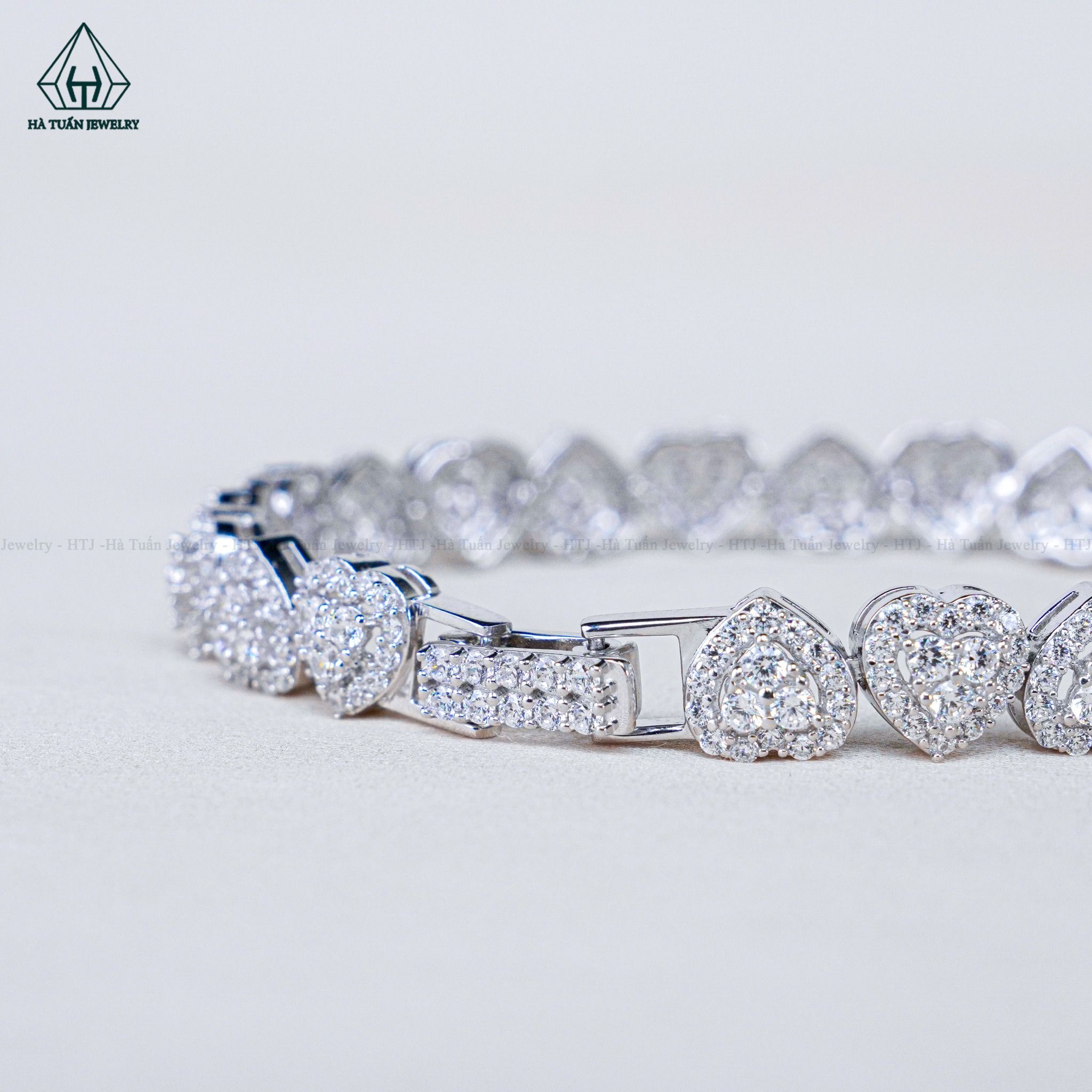  B987 Lắc tay trái tim 