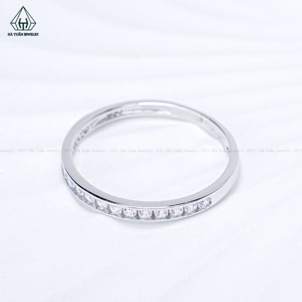  R978 Nhẫn nữ nửa hàng đá chìm 