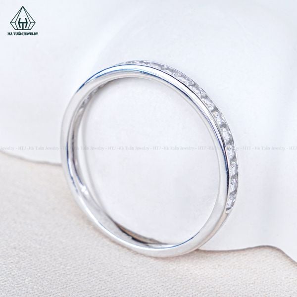 R978 Nhẫn nữ nửa hàng đá chìm 