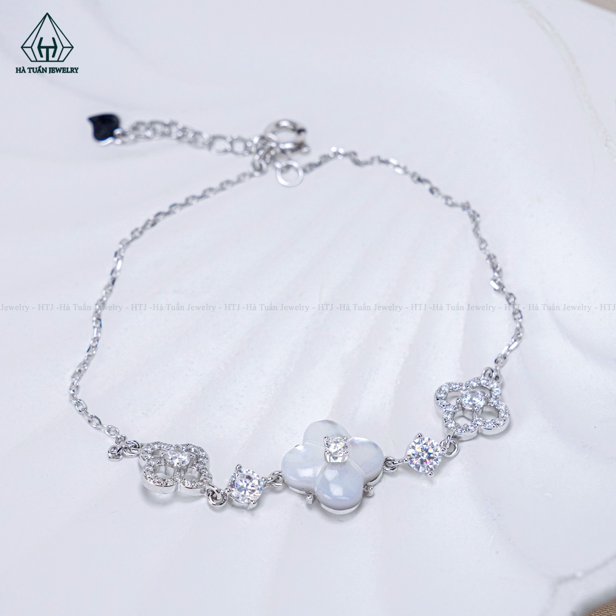  B004 lắc tay cỏ 4 lá 