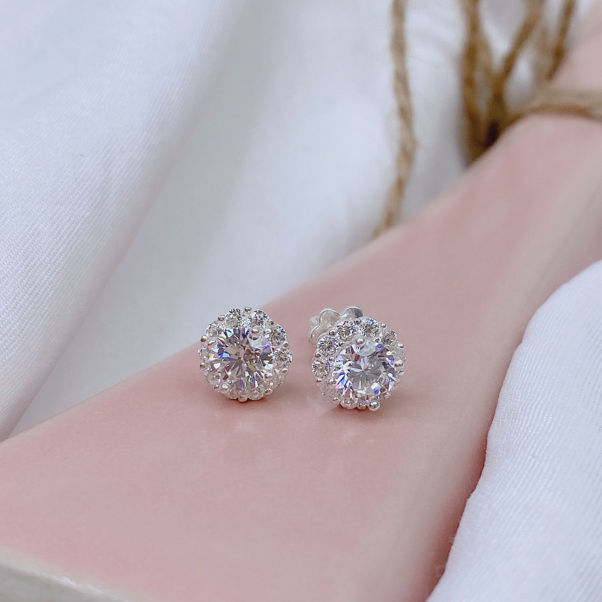  E898 Bông tai hoa đá tròn 