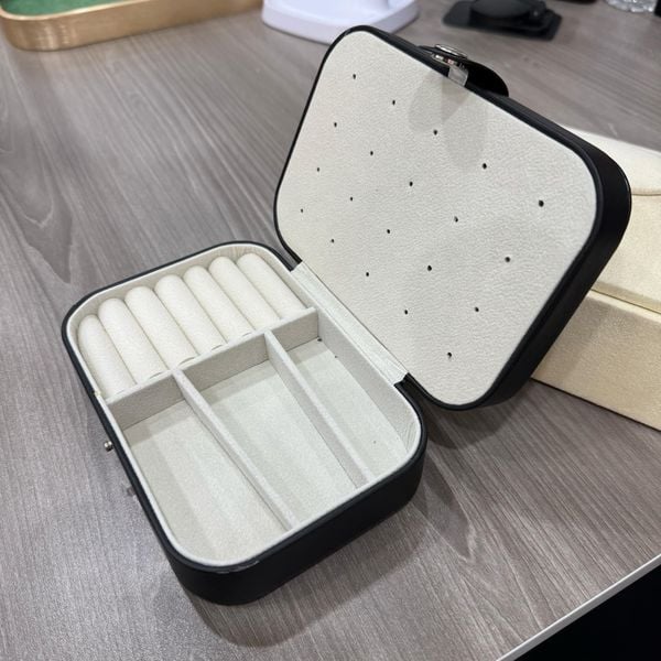  PK031 Hộp đựng trang sức chữ nhật da đen 