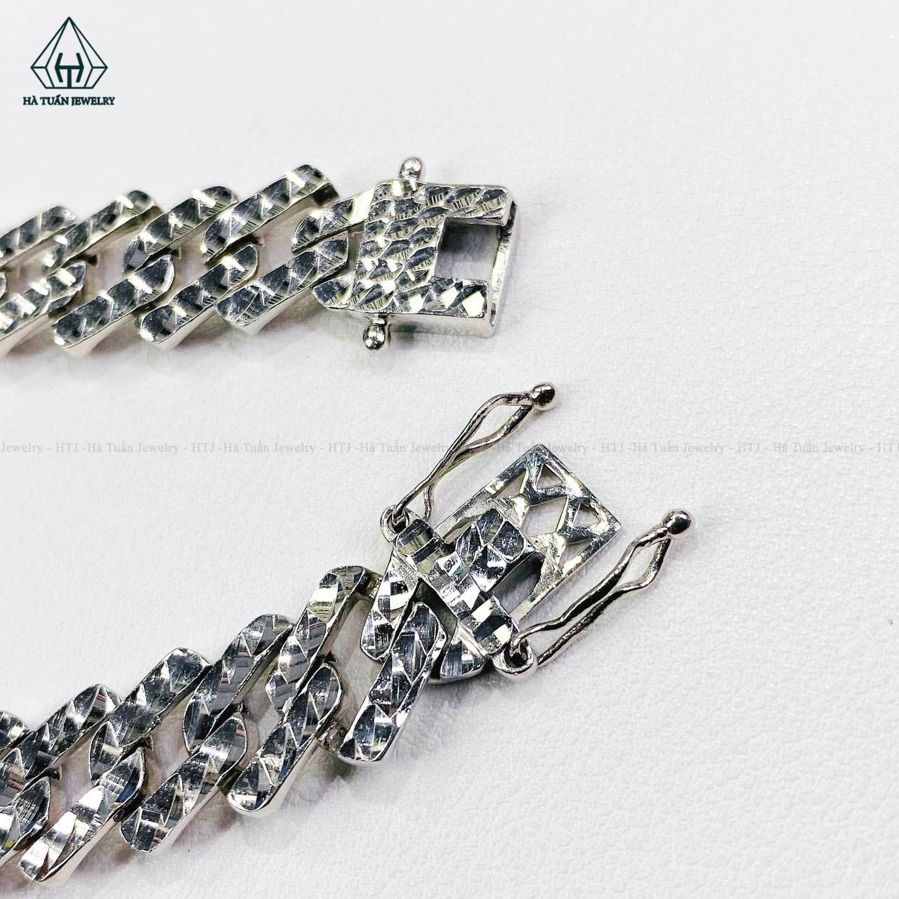  BGX139 Lắc tay lật móc máy 