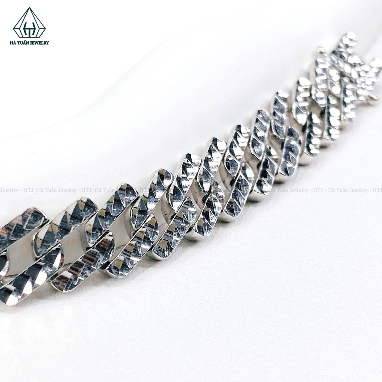  BGX139 Lắc tay lật móc máy 
