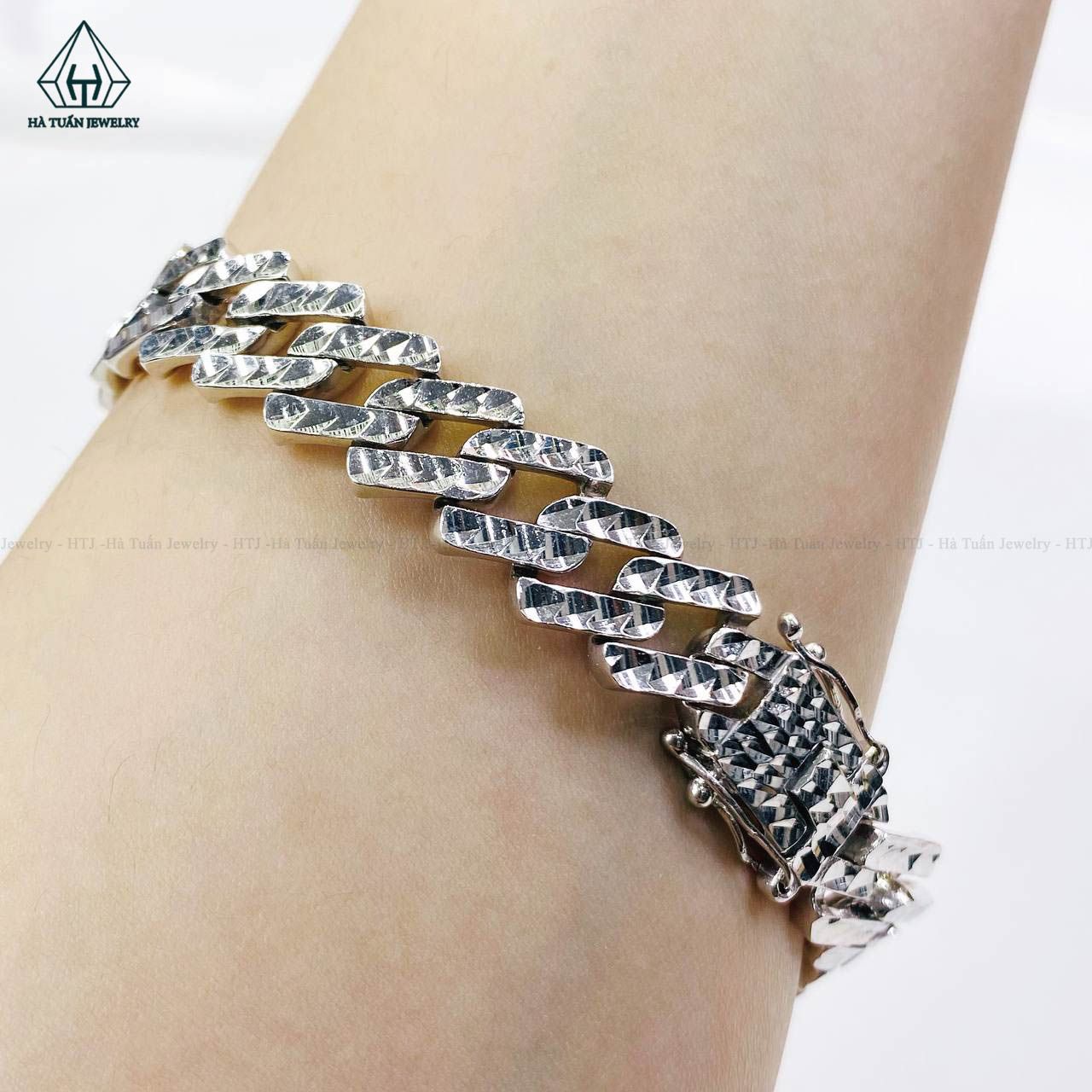 BGX139 Lắc tay lật móc máy 