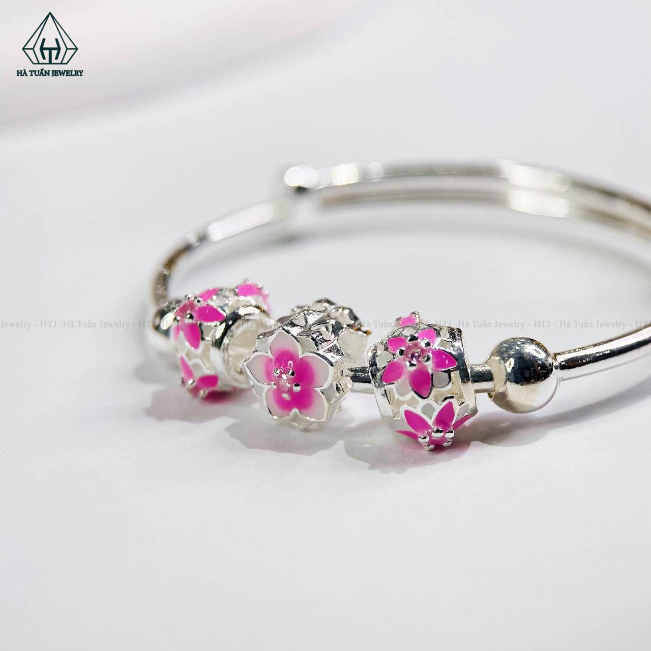  BB092 Vòng tay bé hoa anh đào 