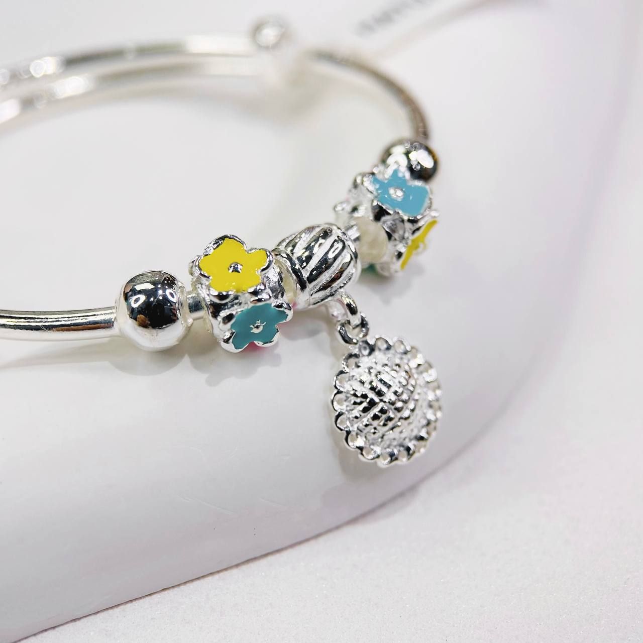  BB088 Vòng tay bé charm rơi hoa đồng tiền 