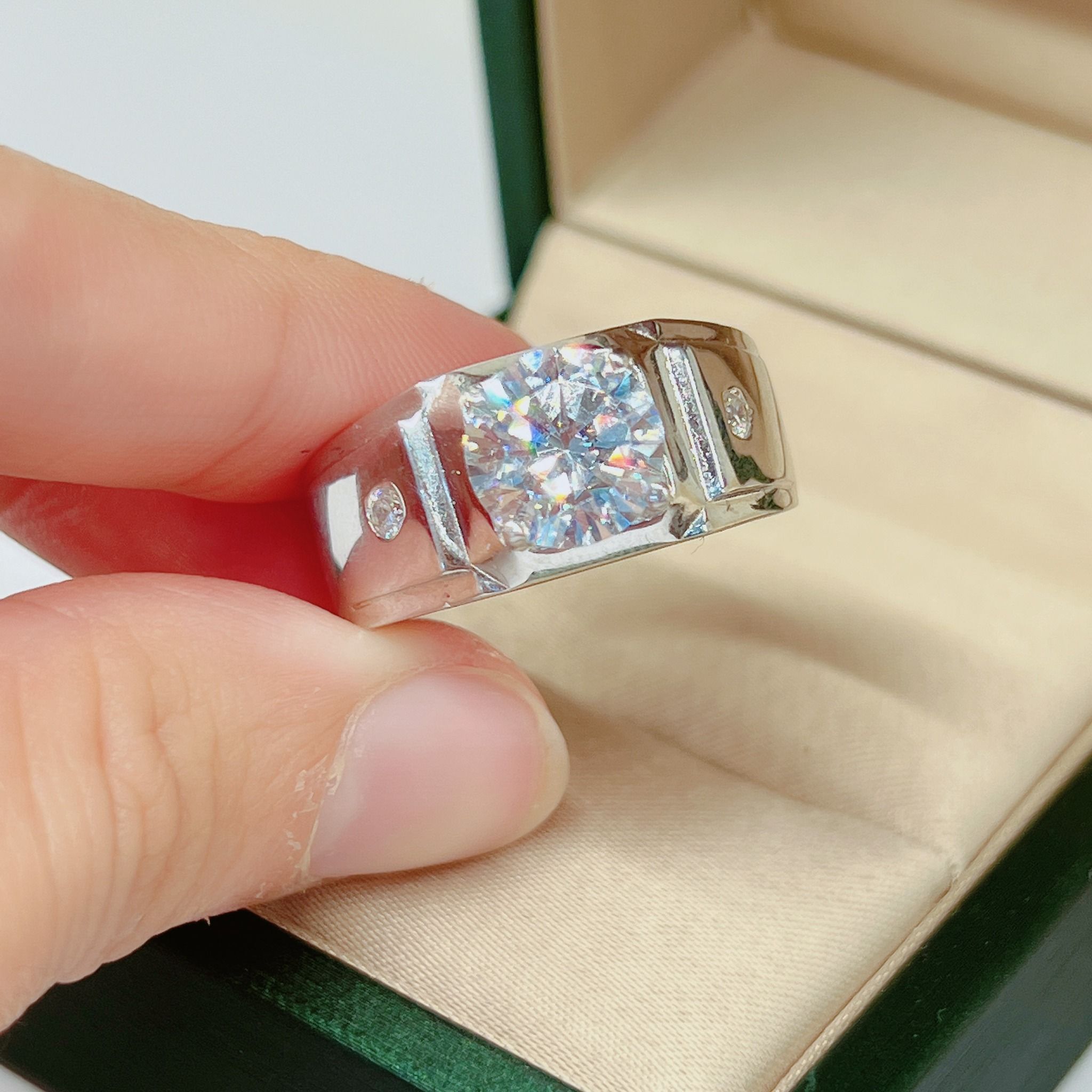  RMX061 9mm Nhẫn nam trơn 1 hạt đá 