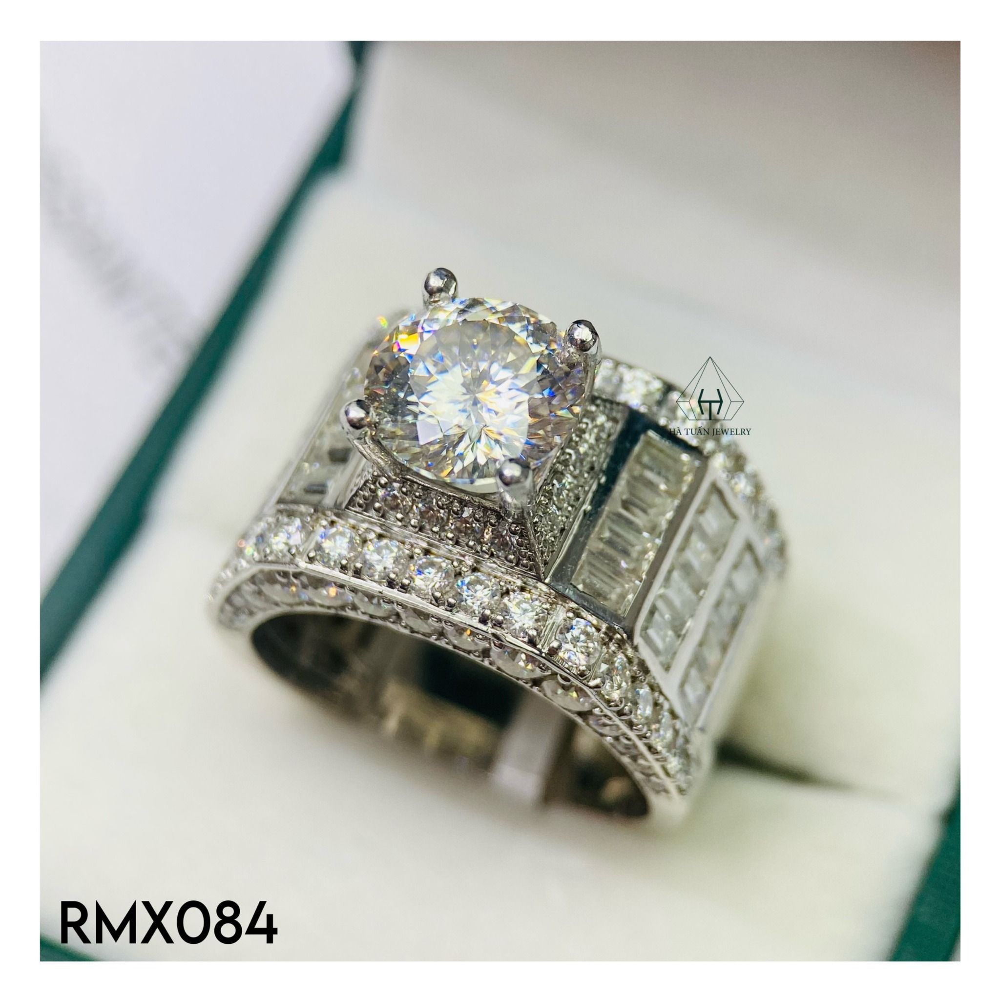  RMX084 FULL MOIS 8.1mm Nhẫn nam viền baguette 