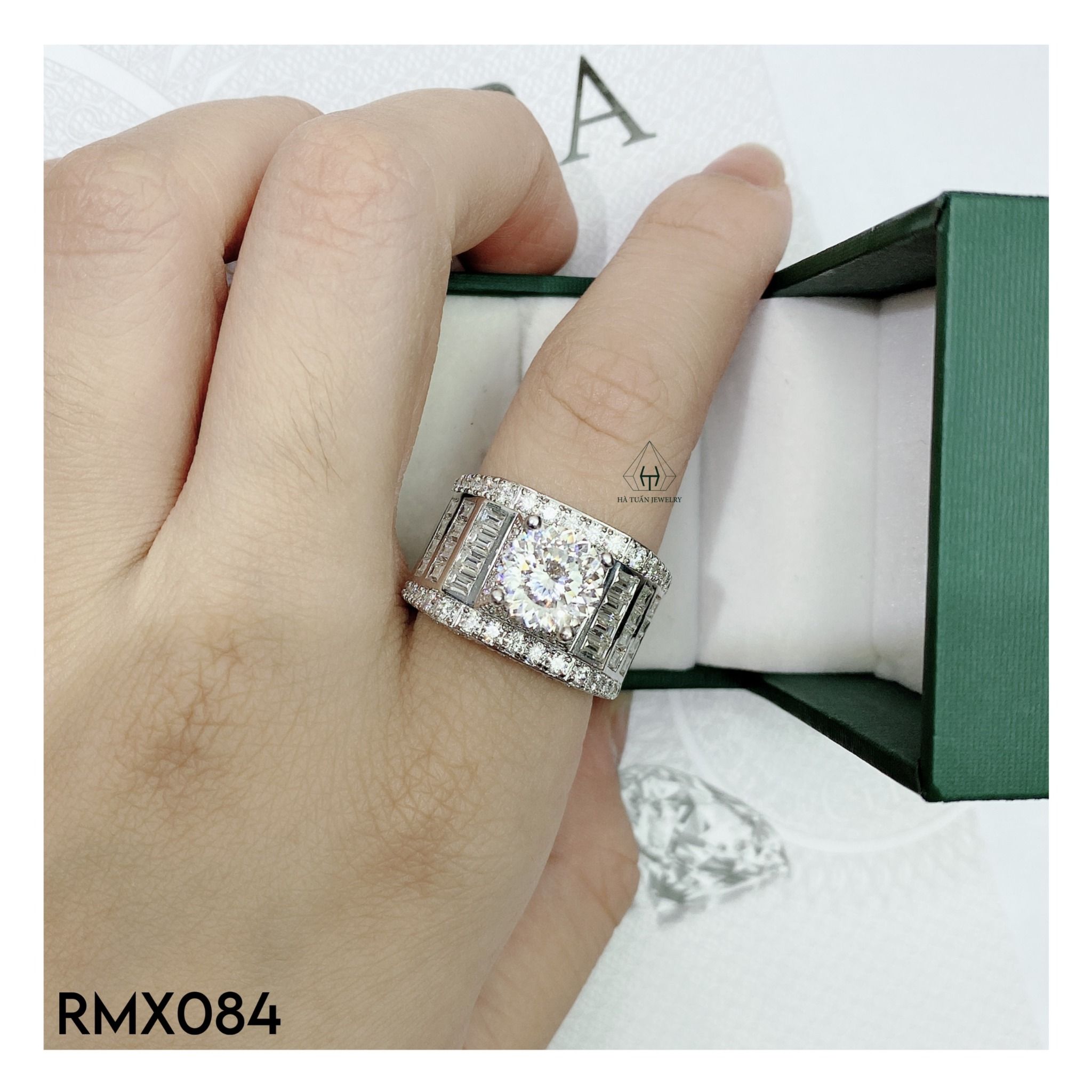  RMX084 FULL MOIS 8.1mm Nhẫn nam viền baguette 