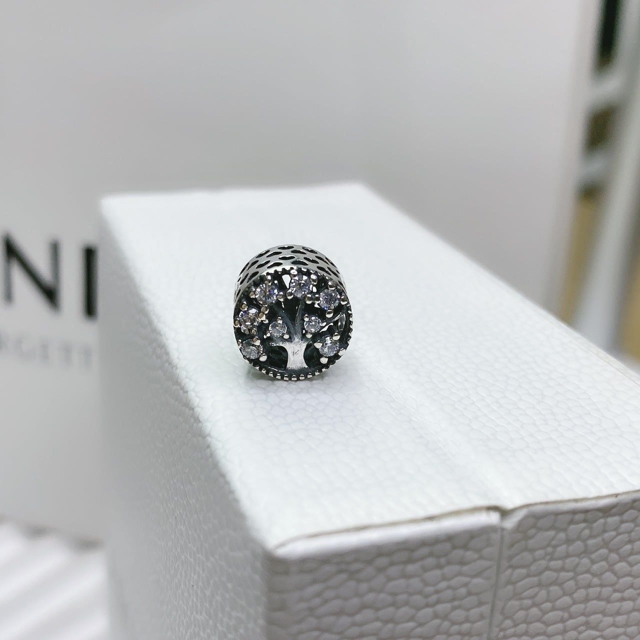  C393 Charm tròn cây đính đá 